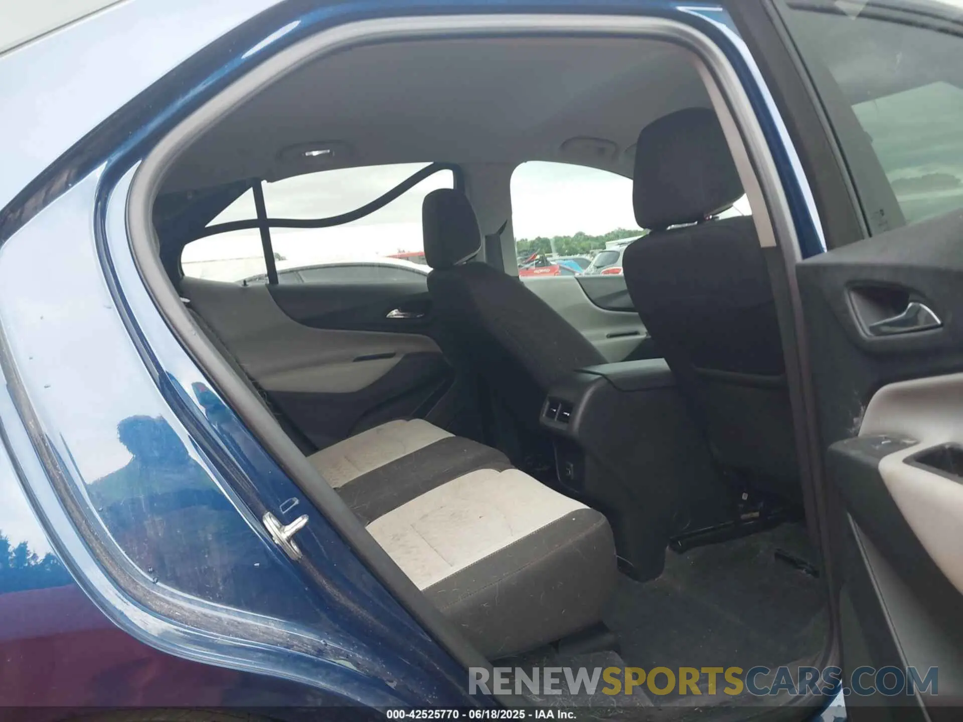 8 Photograph of a damaged car 3GNAXHEV4NS207341 CHEVROLET EQUINOX 2022