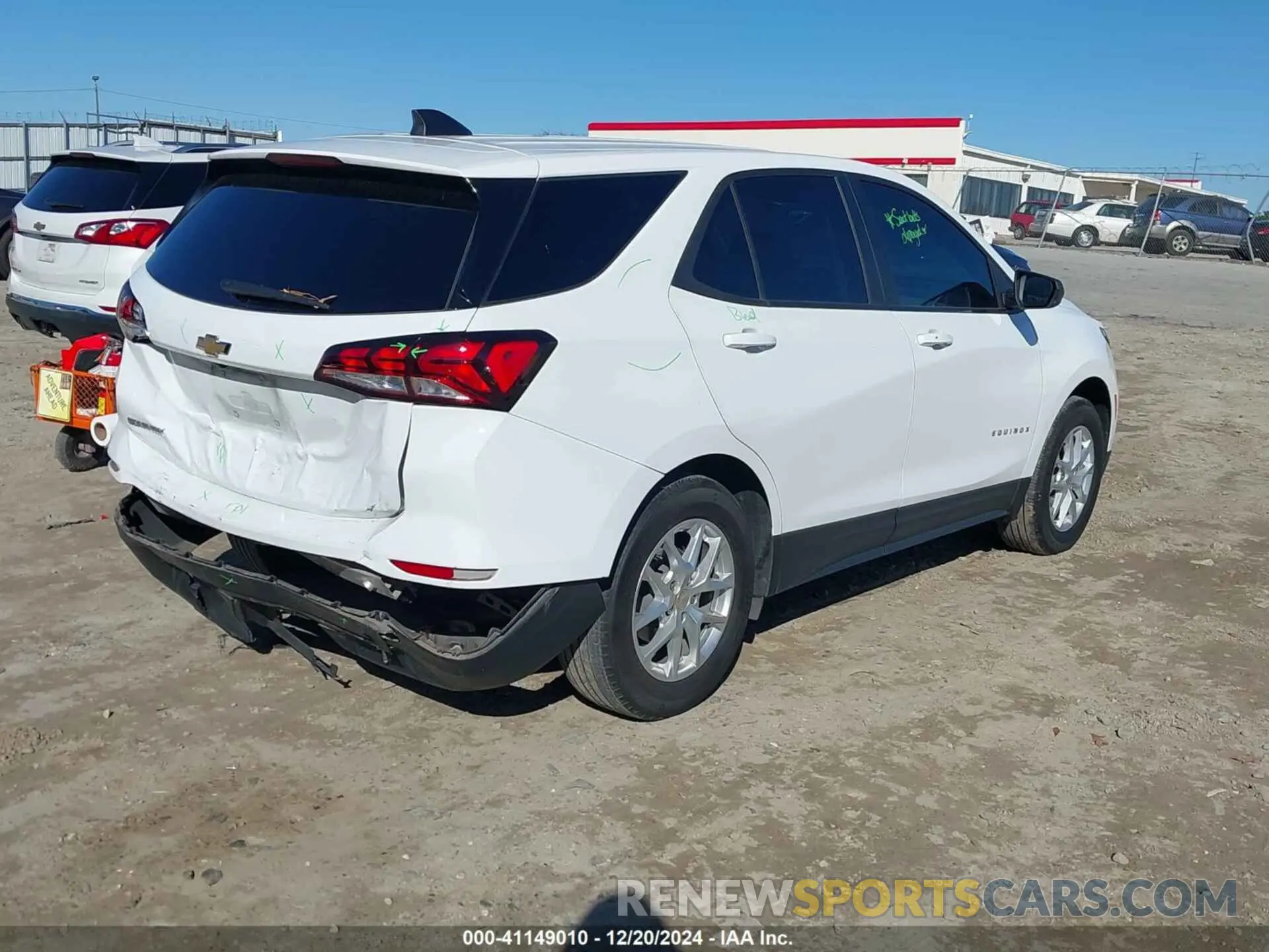 4 Photograph of a damaged car 3GNAXHEV5NS170333 CHEVROLET EQUINOX 2022