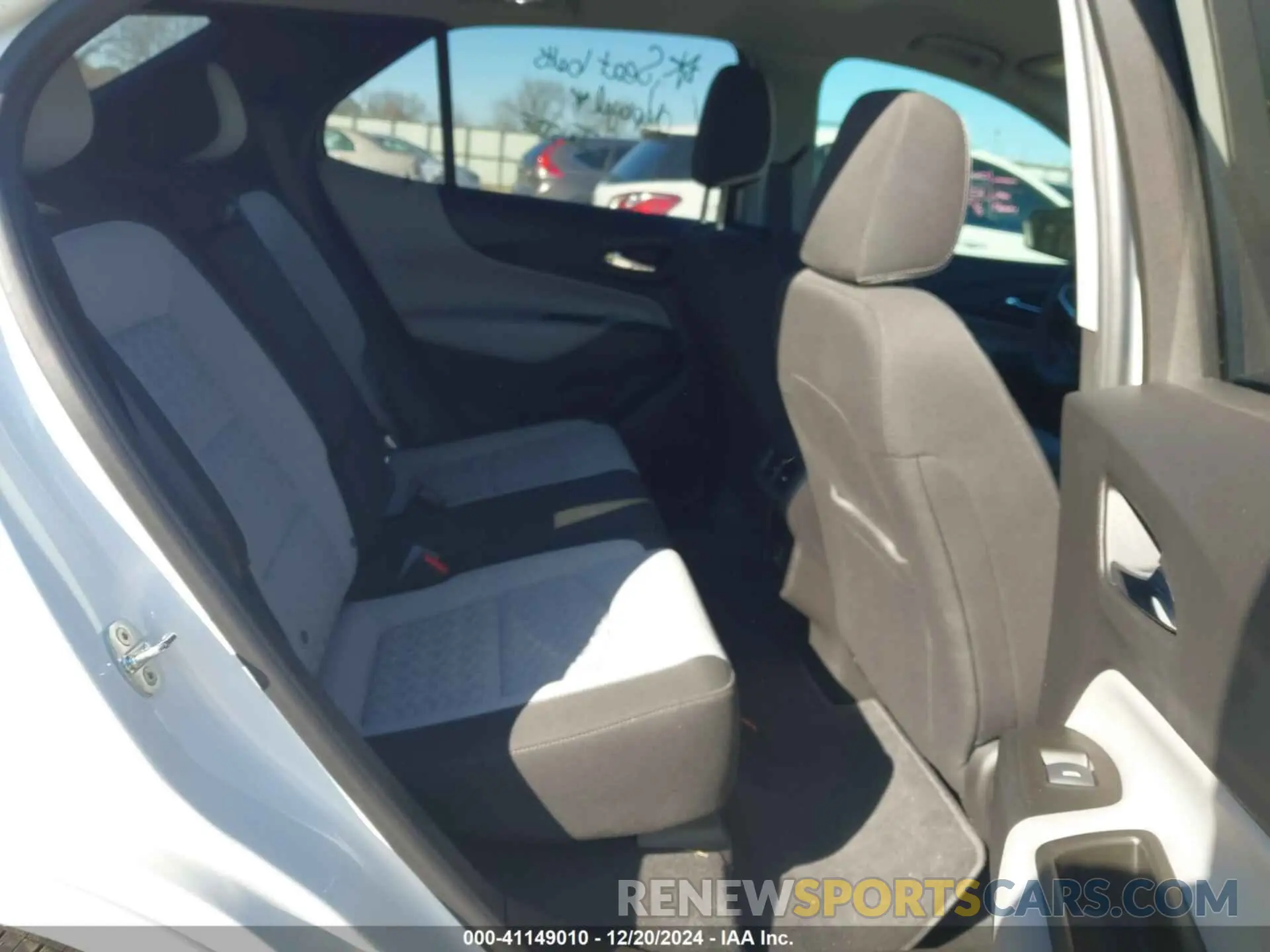 8 Photograph of a damaged car 3GNAXHEV5NS170333 CHEVROLET EQUINOX 2022