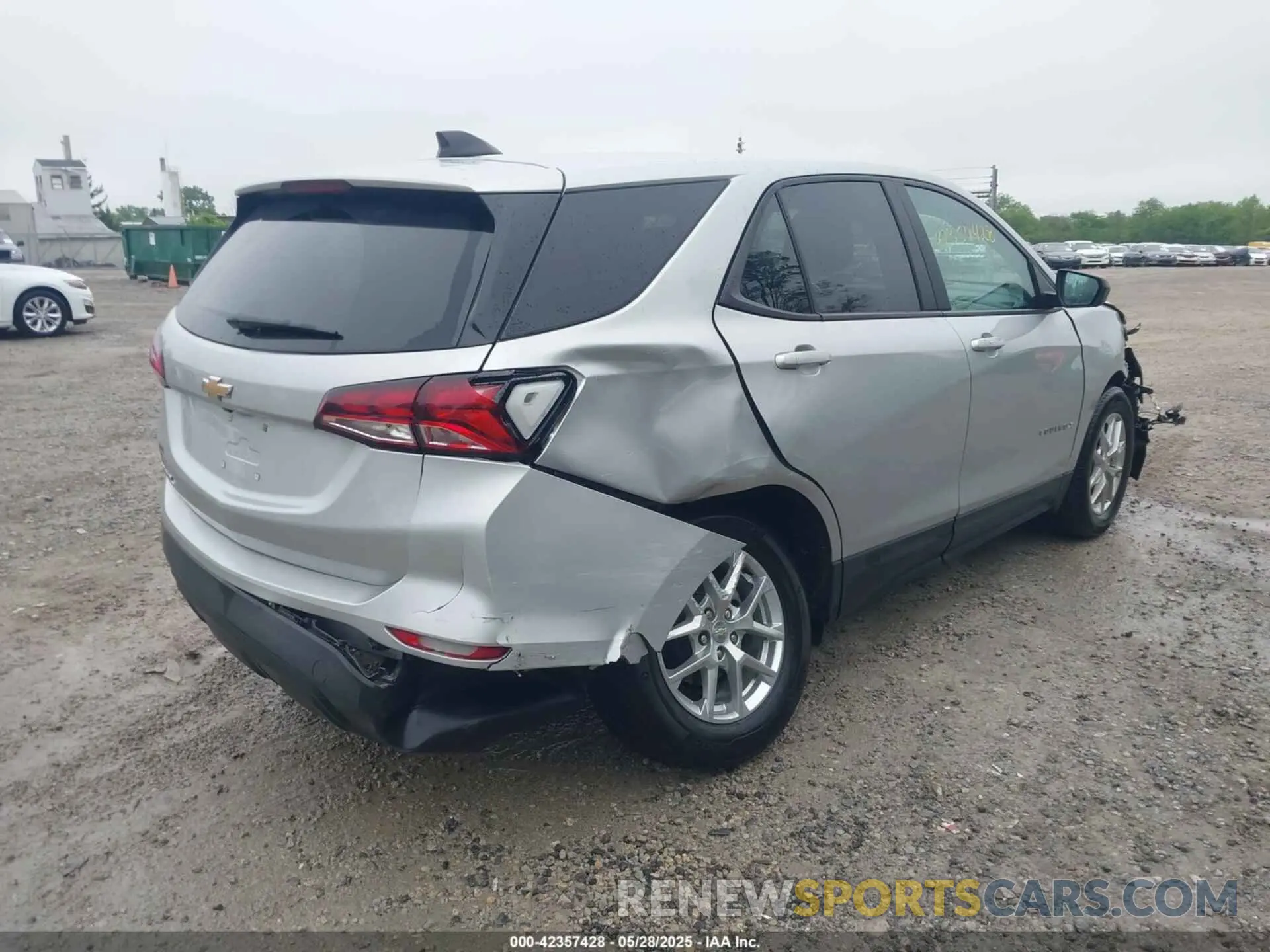 4 Photograph of a damaged car 3GNAXHEV6NS159907 CHEVROLET EQUINOX 2022