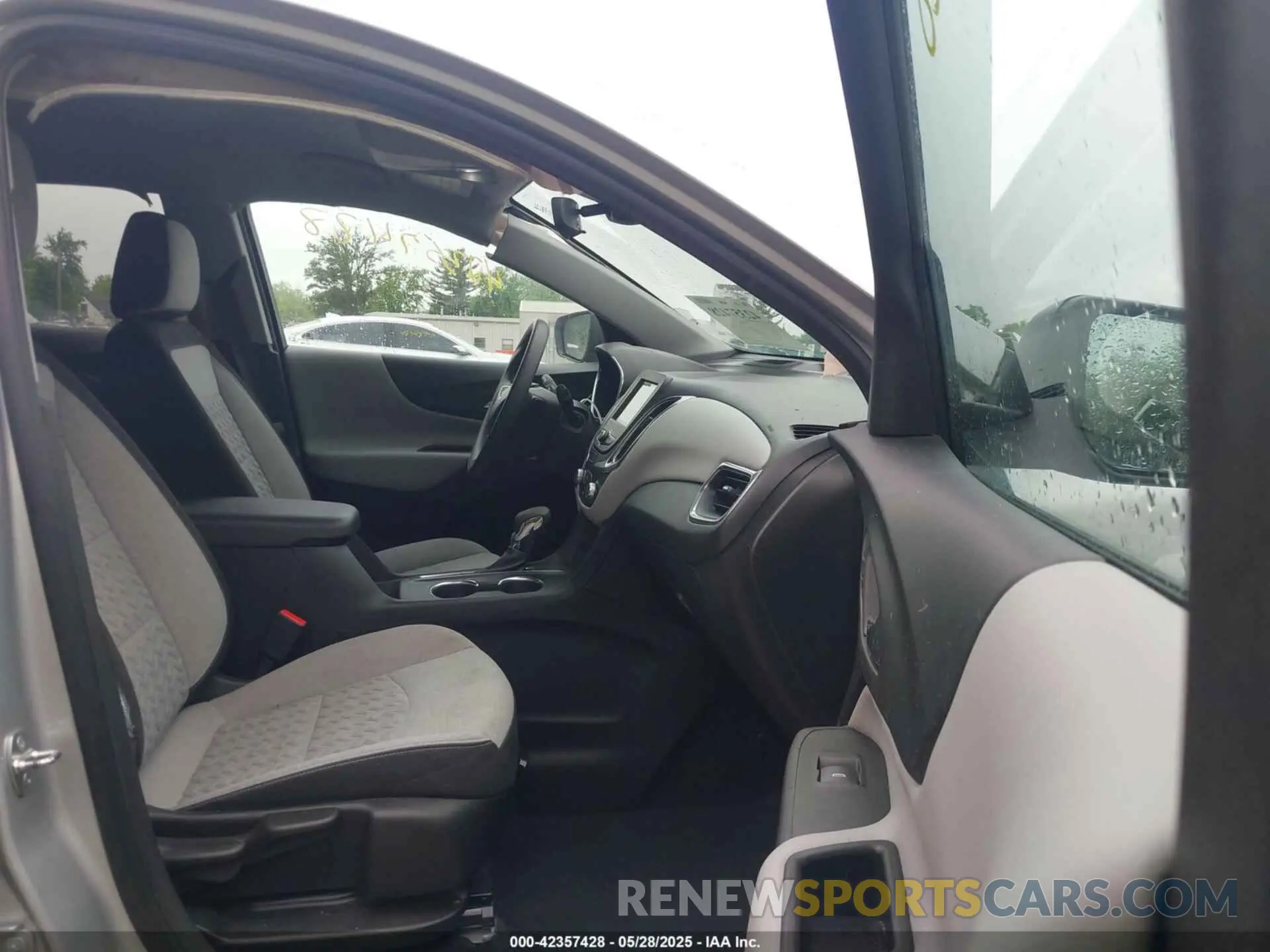 5 Photograph of a damaged car 3GNAXHEV6NS159907 CHEVROLET EQUINOX 2022