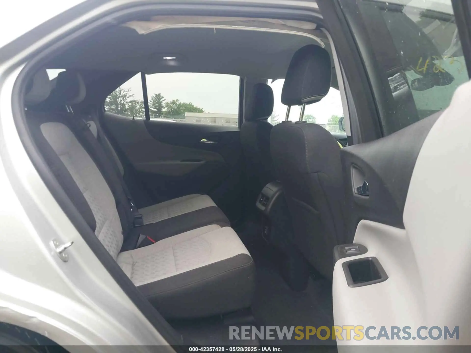 8 Photograph of a damaged car 3GNAXHEV6NS159907 CHEVROLET EQUINOX 2022