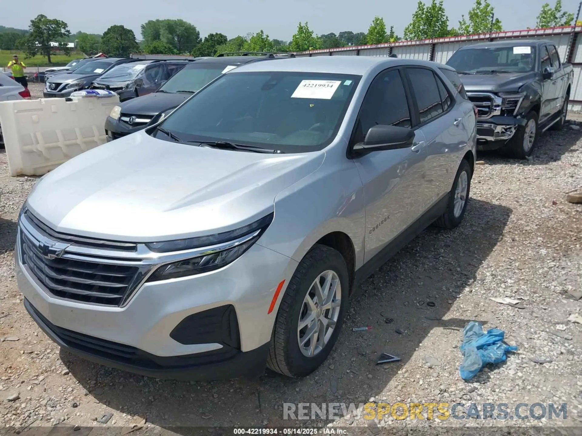 2 Photograph of a damaged car 3GNAXHEV7NS165098 CHEVROLET EQUINOX 2022