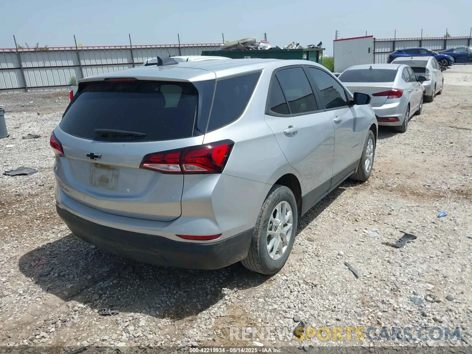 4 Photograph of a damaged car 3GNAXHEV7NS165098 CHEVROLET EQUINOX 2022