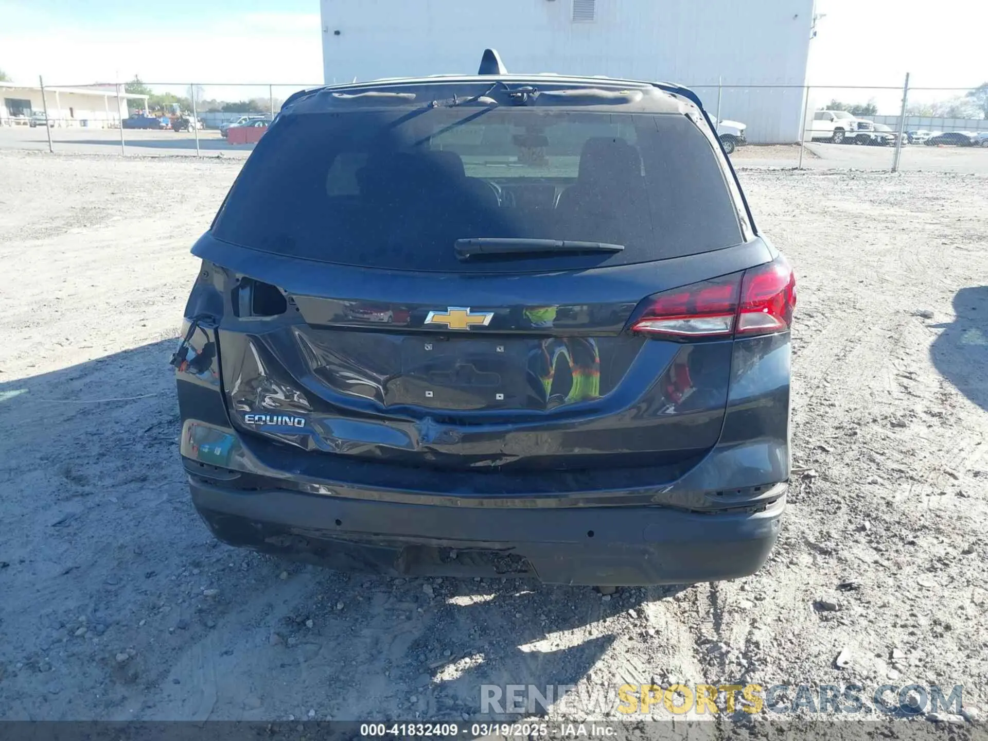 17 Photograph of a damaged car 3GNAXHEV7NS174173 CHEVROLET EQUINOX 2022