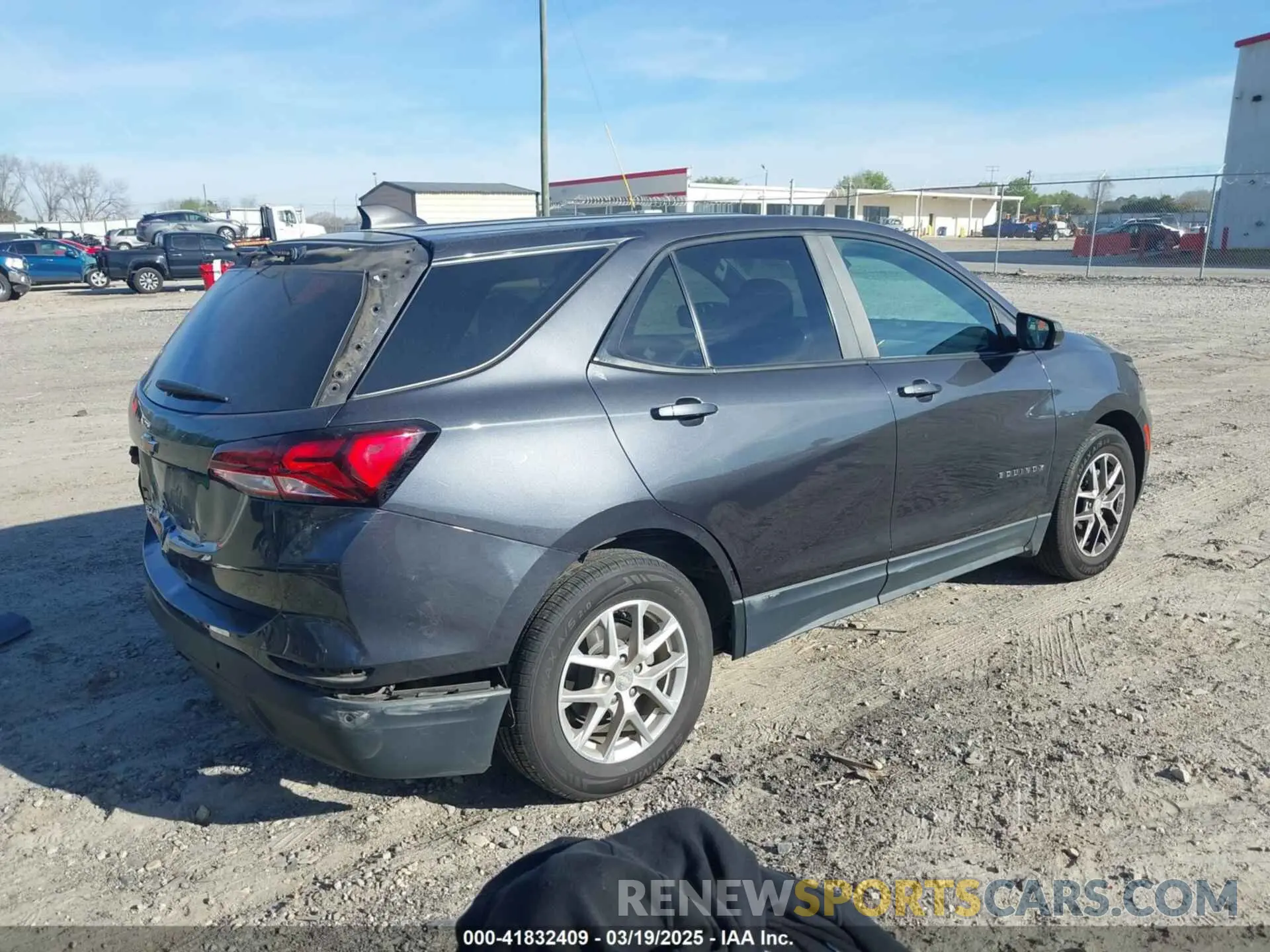 4 Photograph of a damaged car 3GNAXHEV7NS174173 CHEVROLET EQUINOX 2022