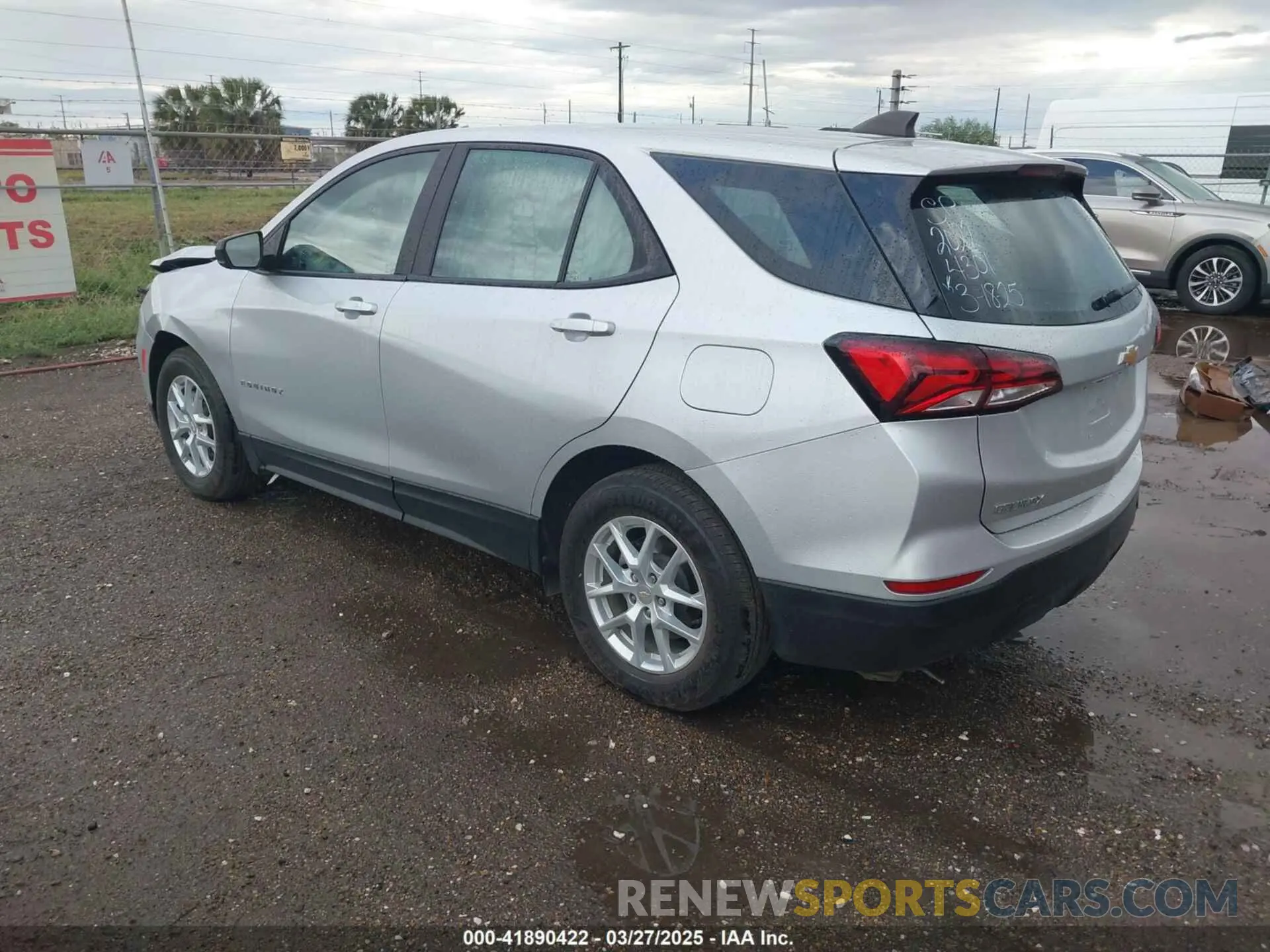 3 Photograph of a damaged car 3GNAXHEV9NS114301 CHEVROLET EQUINOX 2022