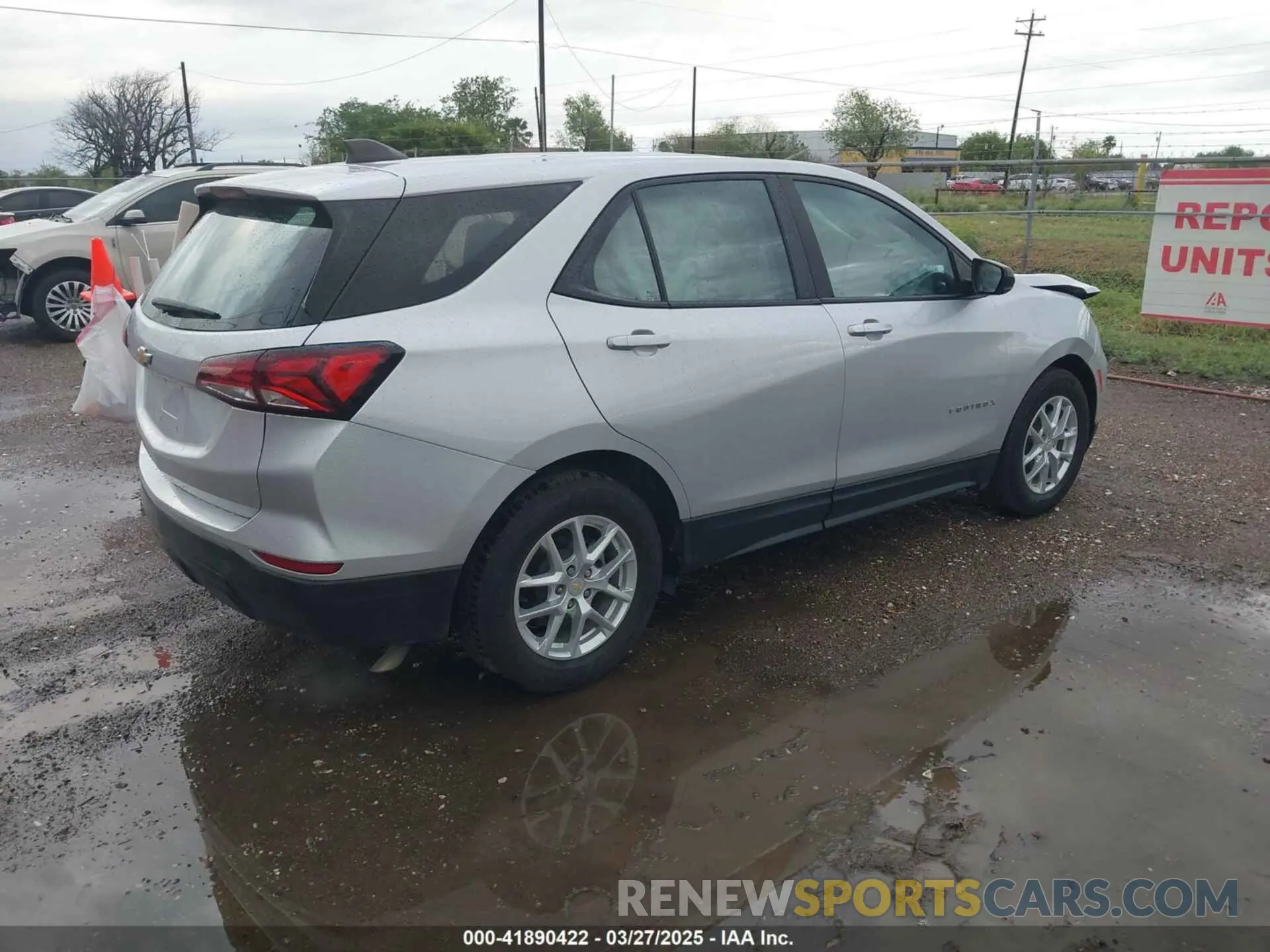 4 Photograph of a damaged car 3GNAXHEV9NS114301 CHEVROLET EQUINOX 2022