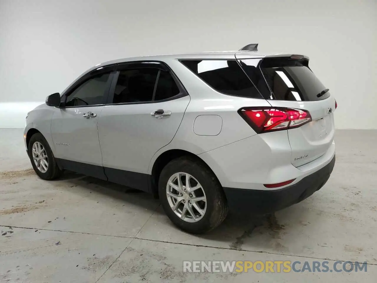 2 Photograph of a damaged car 3GNAXHEV9NS147296 CHEVROLET EQUINOX 2022