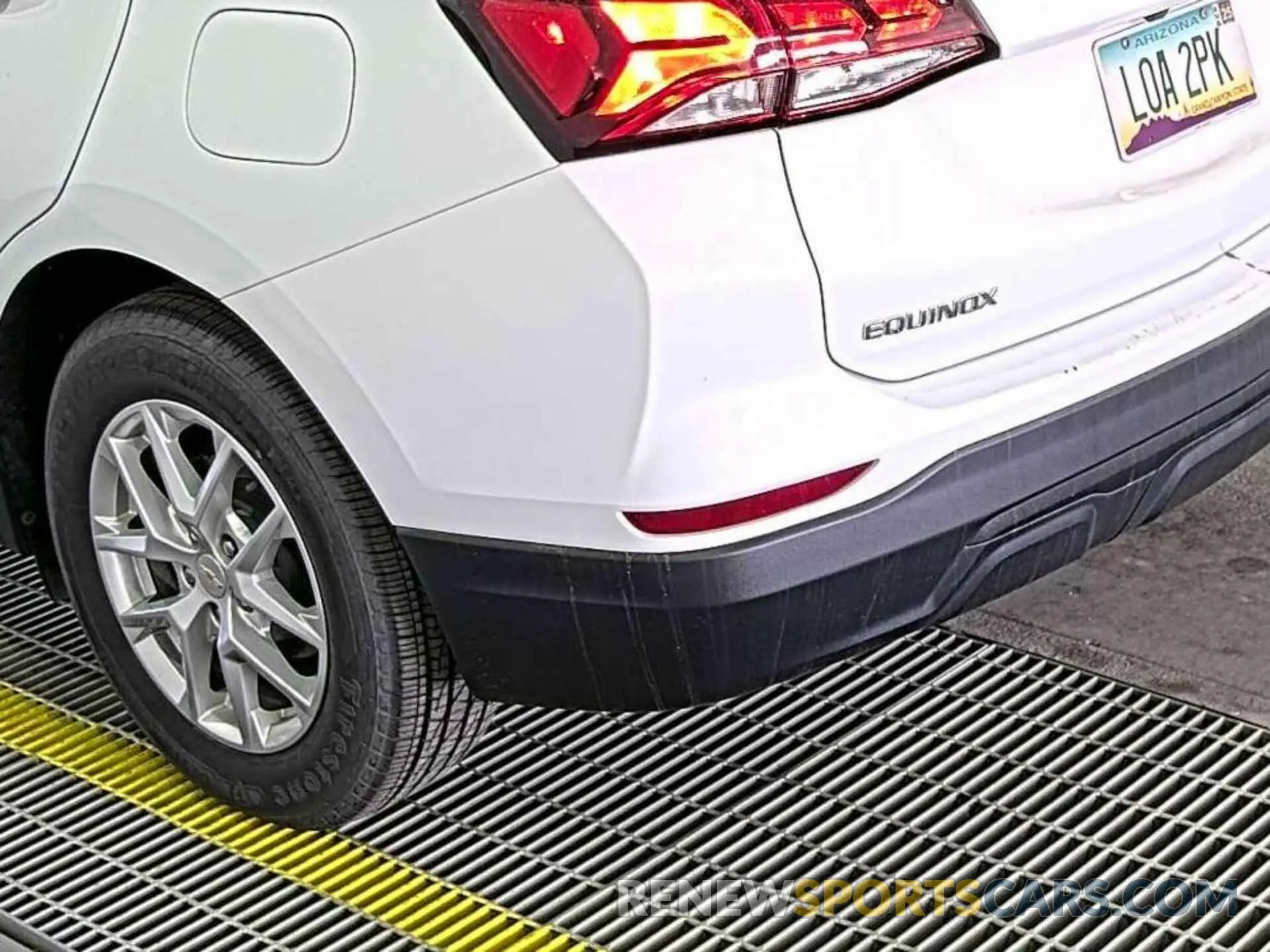 11 Photograph of a damaged car 3GNAXHEV9NS155558 CHEVROLET EQUINOX 2022
