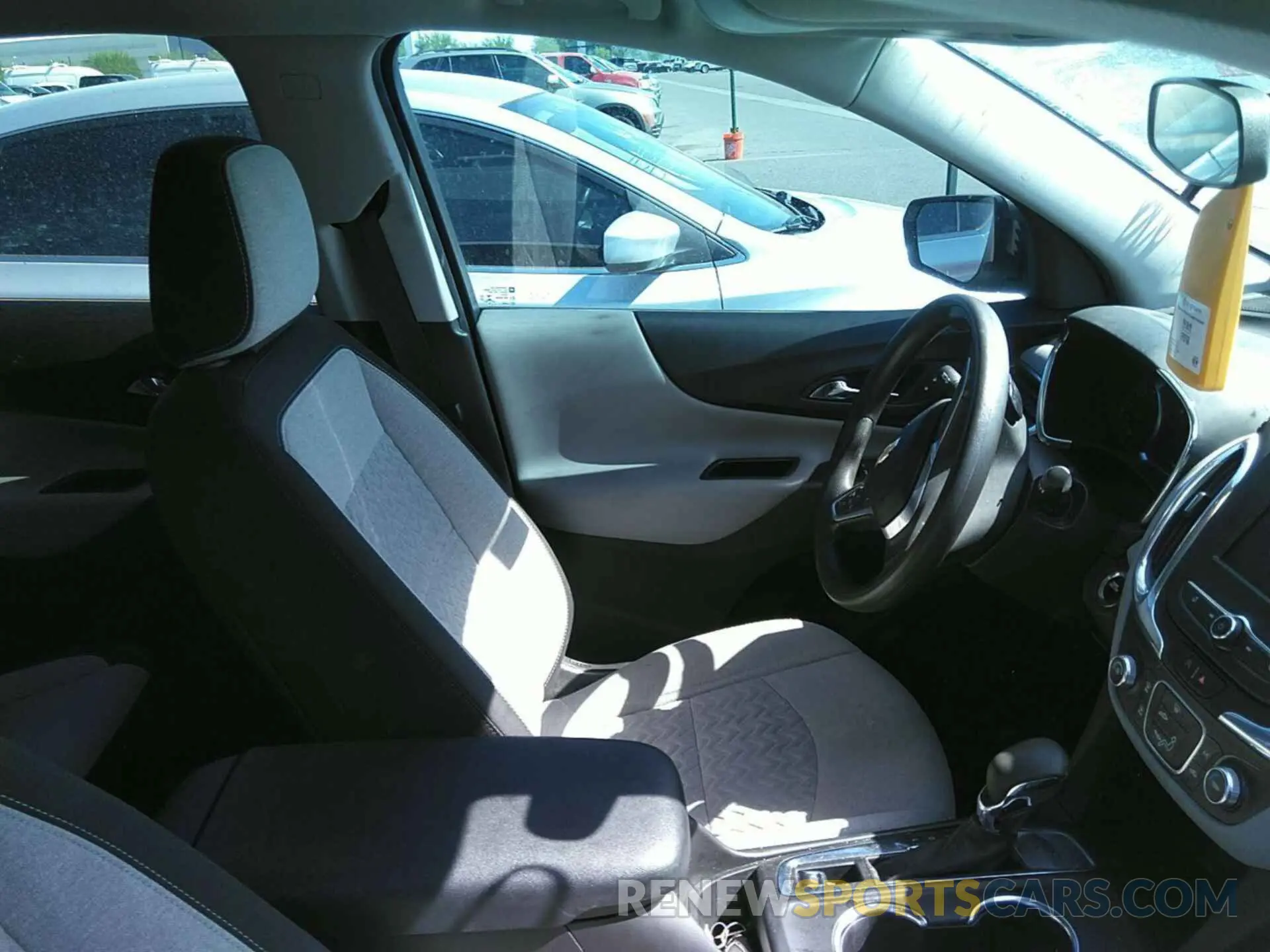 18 Photograph of a damaged car 3GNAXHEV9NS155558 CHEVROLET EQUINOX 2022