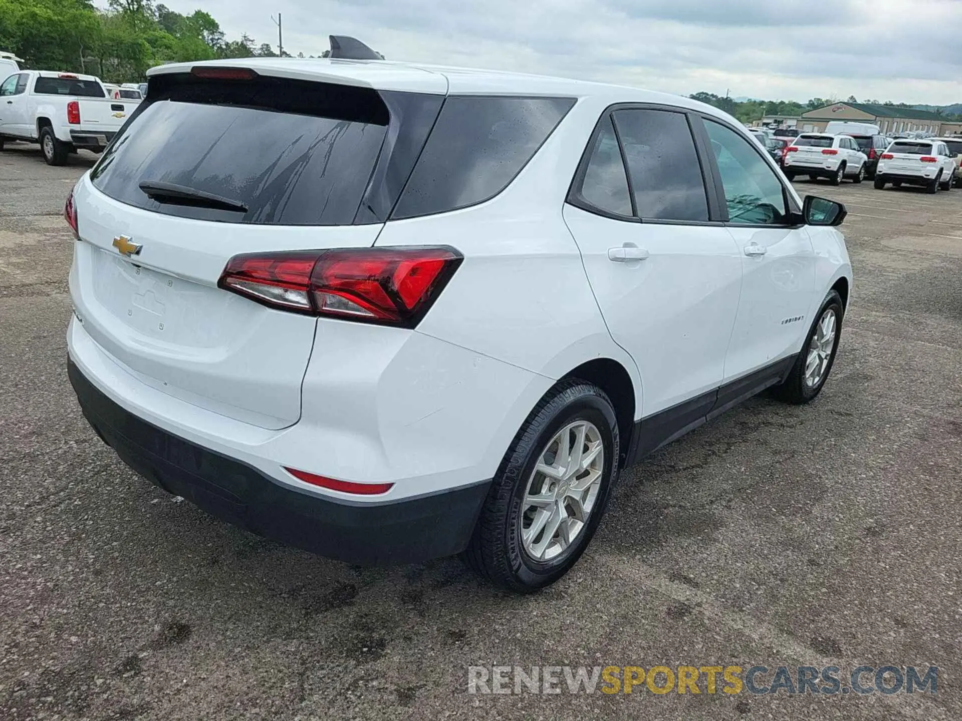 10 Photograph of a damaged car 3GNAXHEV9NS177074 CHEVROLET EQUINOX 2022