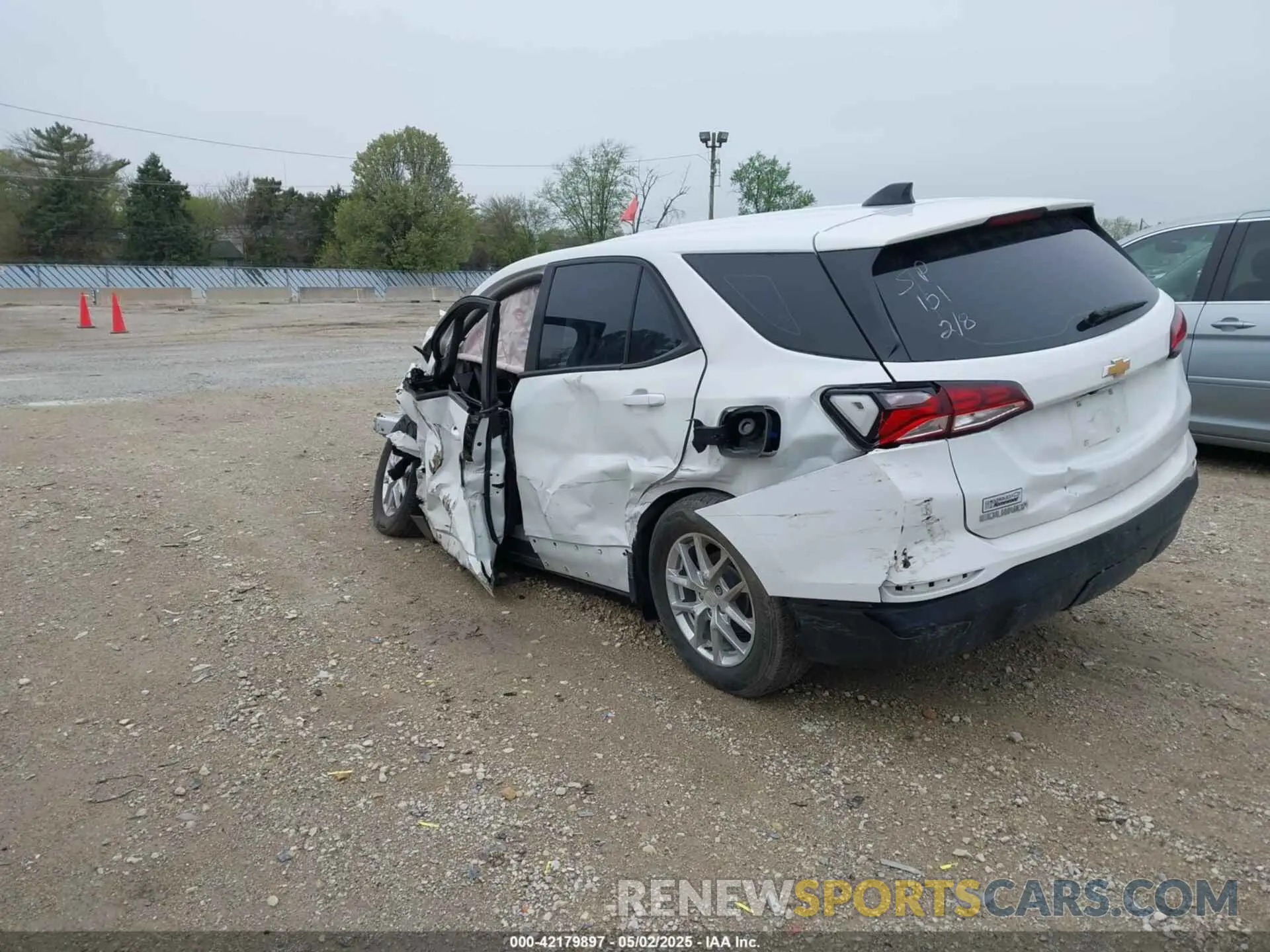 3 Photograph of a damaged car 3GNAXHEV9NS213412 CHEVROLET EQUINOX 2022
