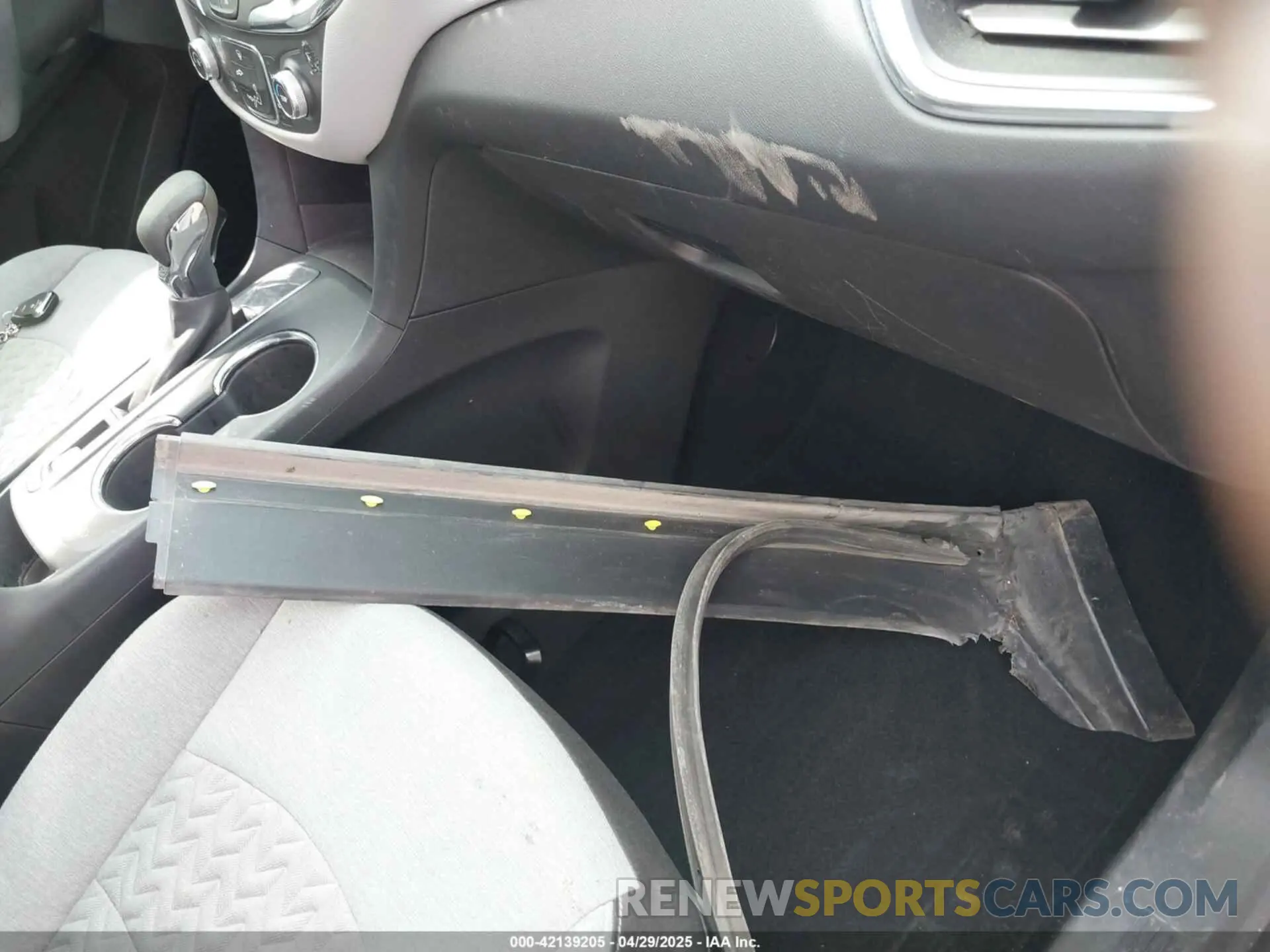 12 Photograph of a damaged car 3GNAXHEV9NS242439 CHEVROLET EQUINOX 2022