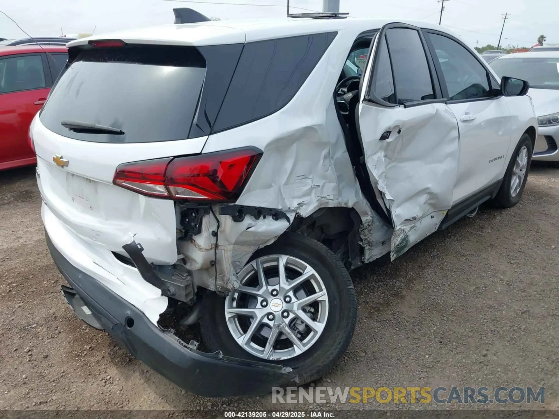 4 Photograph of a damaged car 3GNAXHEV9NS242439 CHEVROLET EQUINOX 2022