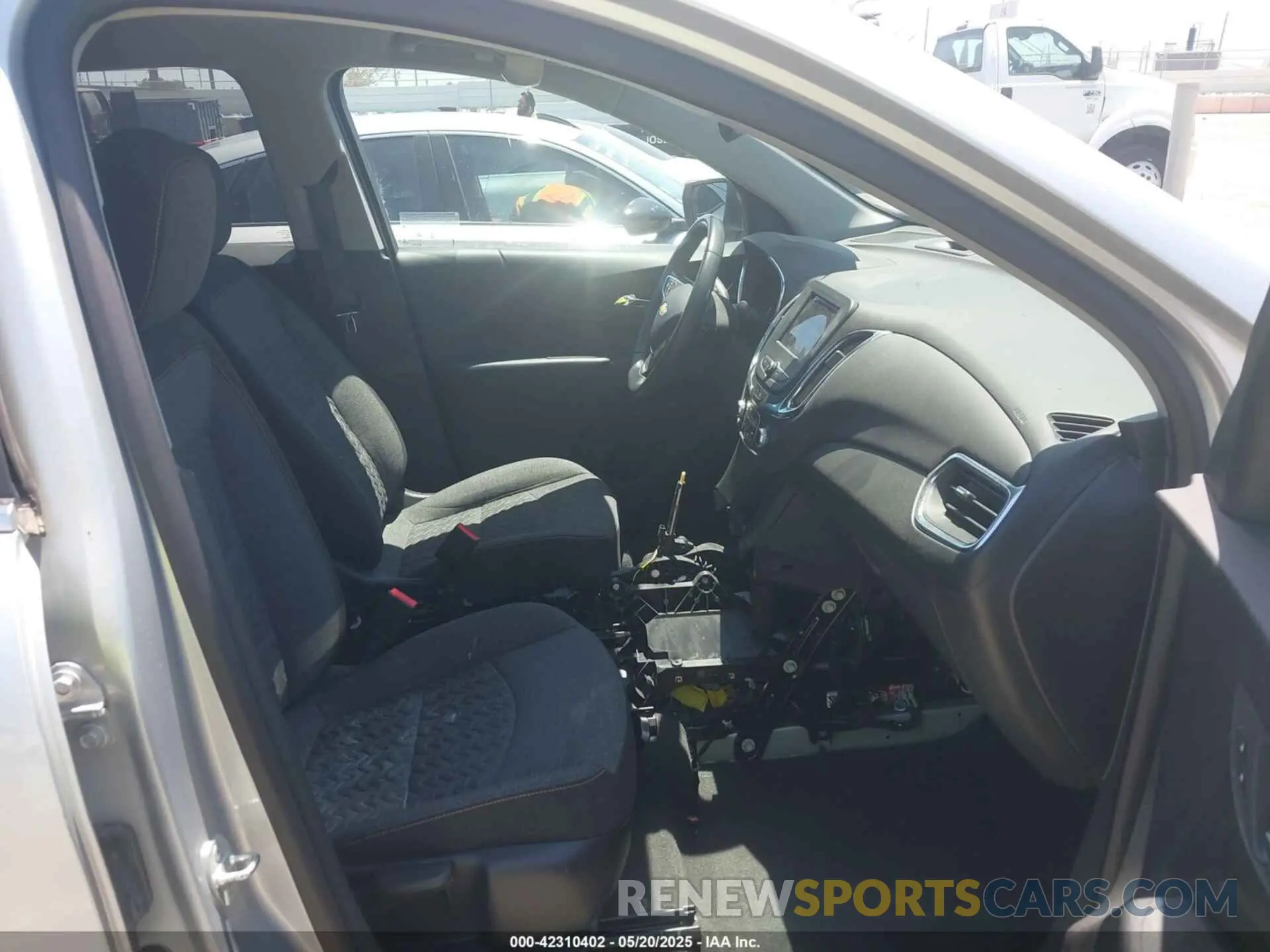 5 Photograph of a damaged car 3GNAXJEV0NL225062 CHEVROLET EQUINOX 2022