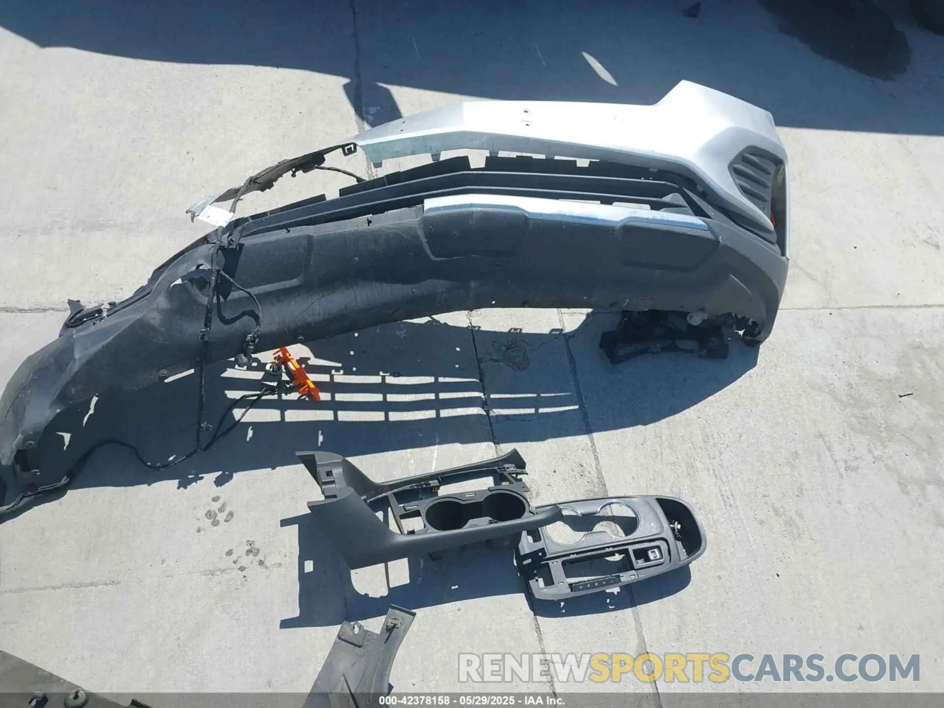 12 Photograph of a damaged car 3GNAXJEV0NL225353 CHEVROLET EQUINOX 2022