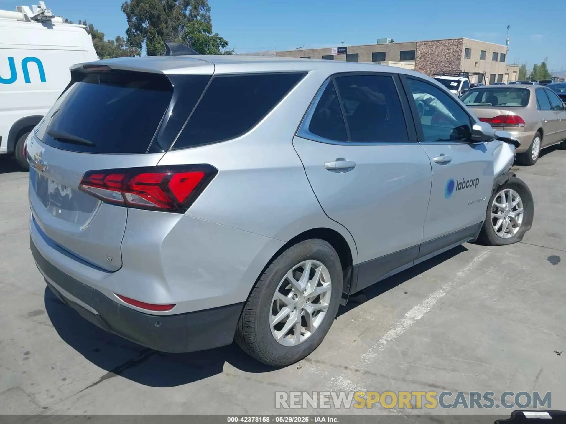 4 Photograph of a damaged car 3GNAXJEV0NL225353 CHEVROLET EQUINOX 2022