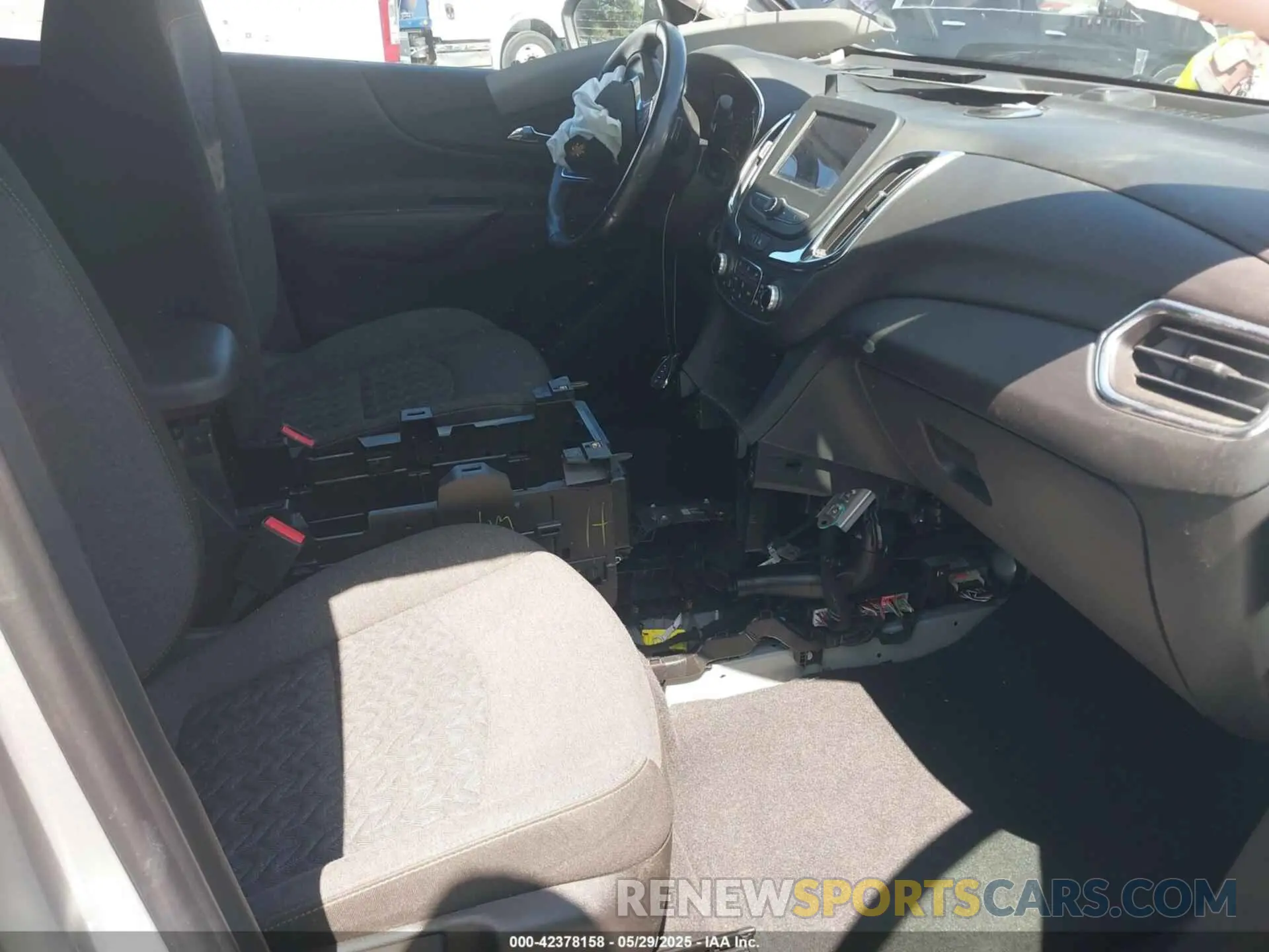 5 Photograph of a damaged car 3GNAXJEV0NL225353 CHEVROLET EQUINOX 2022