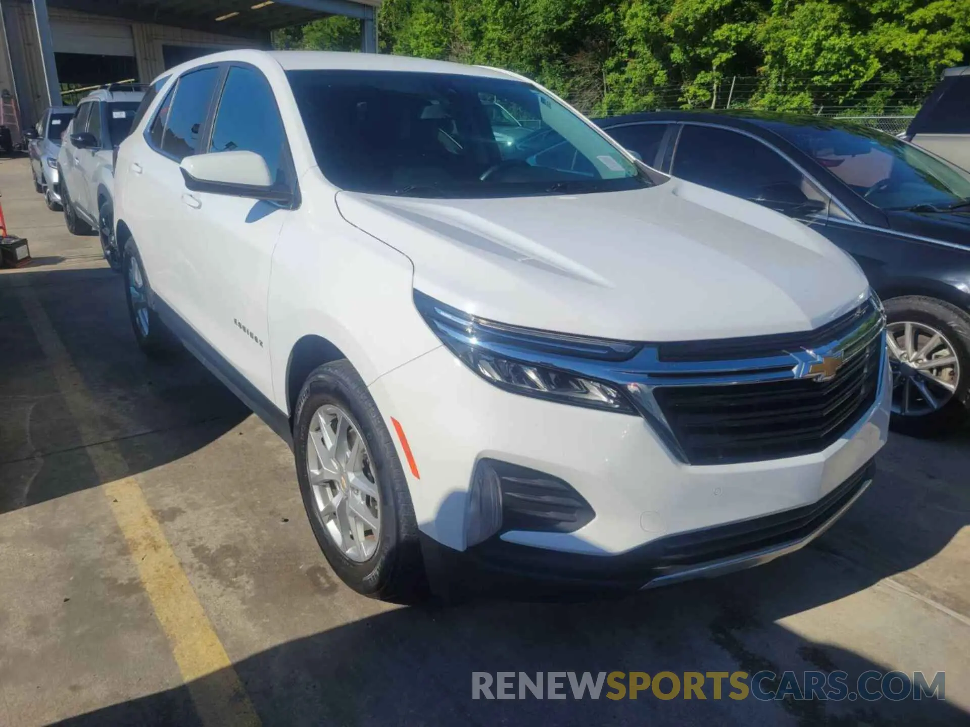 10 Photograph of a damaged car 3GNAXJEV1NL134916 CHEVROLET EQUINOX 2022