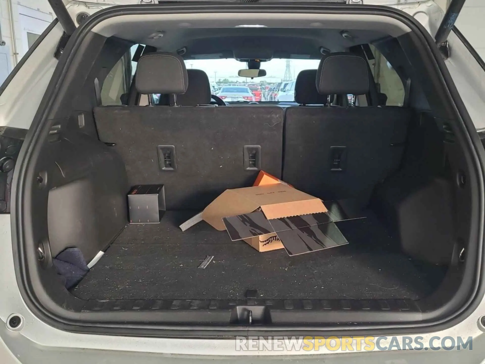 32 Photograph of a damaged car 3GNAXJEV2NL143687 CHEVROLET EQUINOX 2022