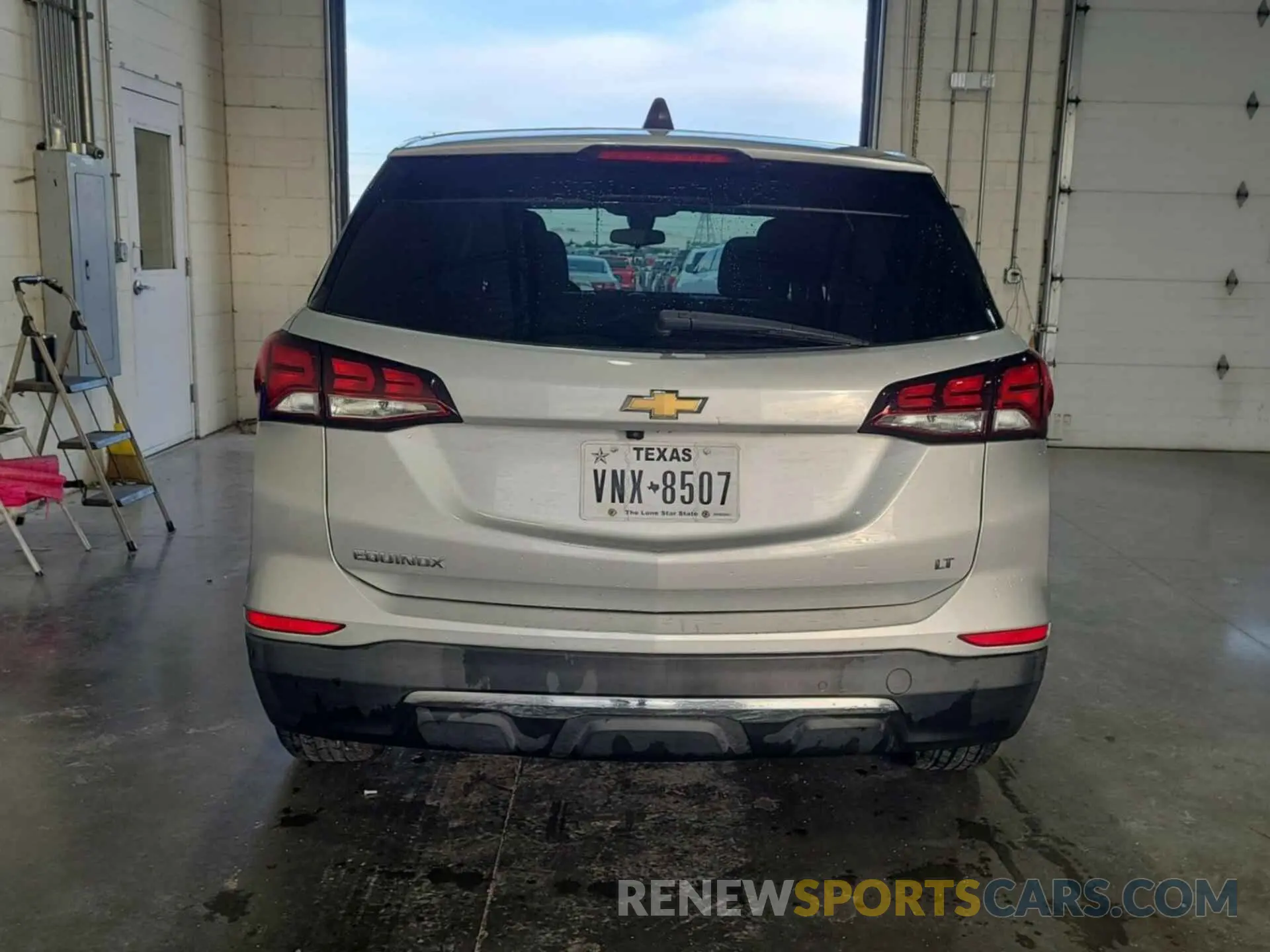 44 Photograph of a damaged car 3GNAXJEV2NL143687 CHEVROLET EQUINOX 2022