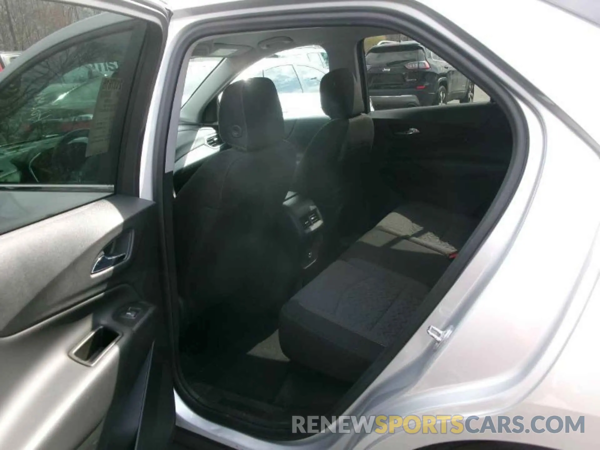 2 Photograph of a damaged car 3GNAXJEV2NL143723 CHEVROLET EQUINOX 2022