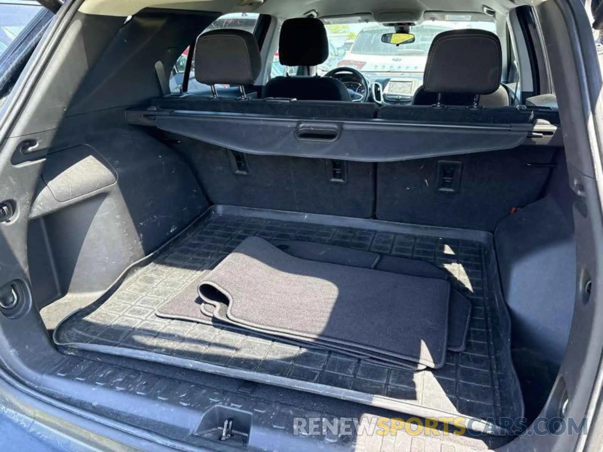 4 Photograph of a damaged car 3GNAXJEV3NL142354 CHEVROLET EQUINOX 2022