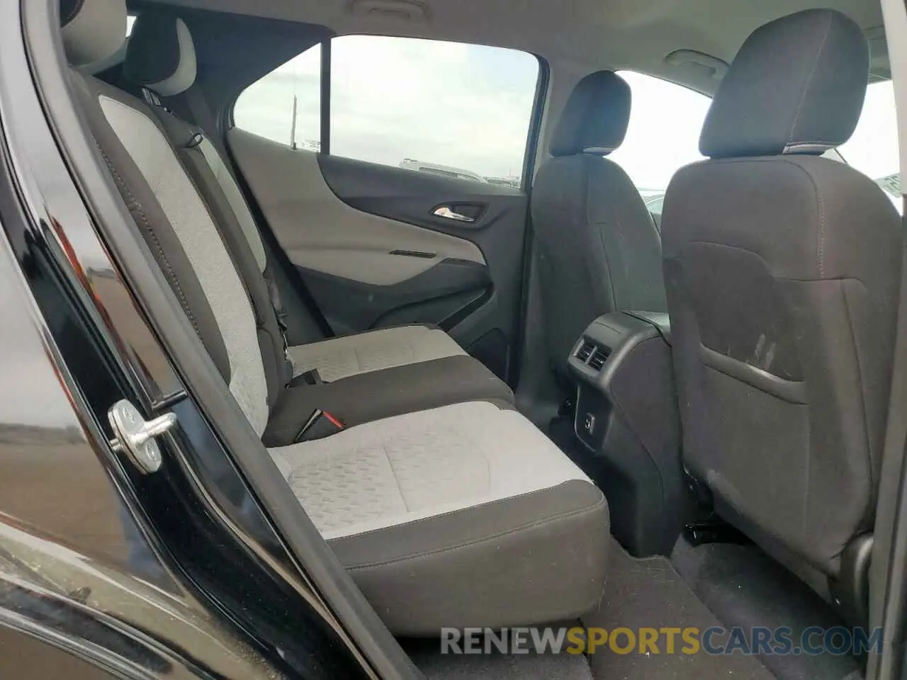 11 Photograph of a damaged car 3GNAXJEV3NL143083 CHEVROLET EQUINOX 2022