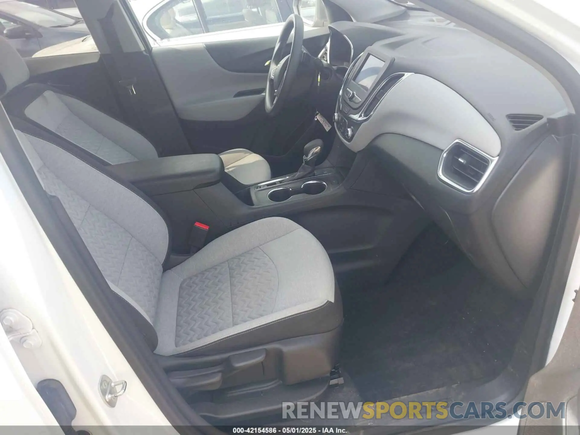 5 Photograph of a damaged car 3GNAXJEV3NL181171 CHEVROLET EQUINOX 2022