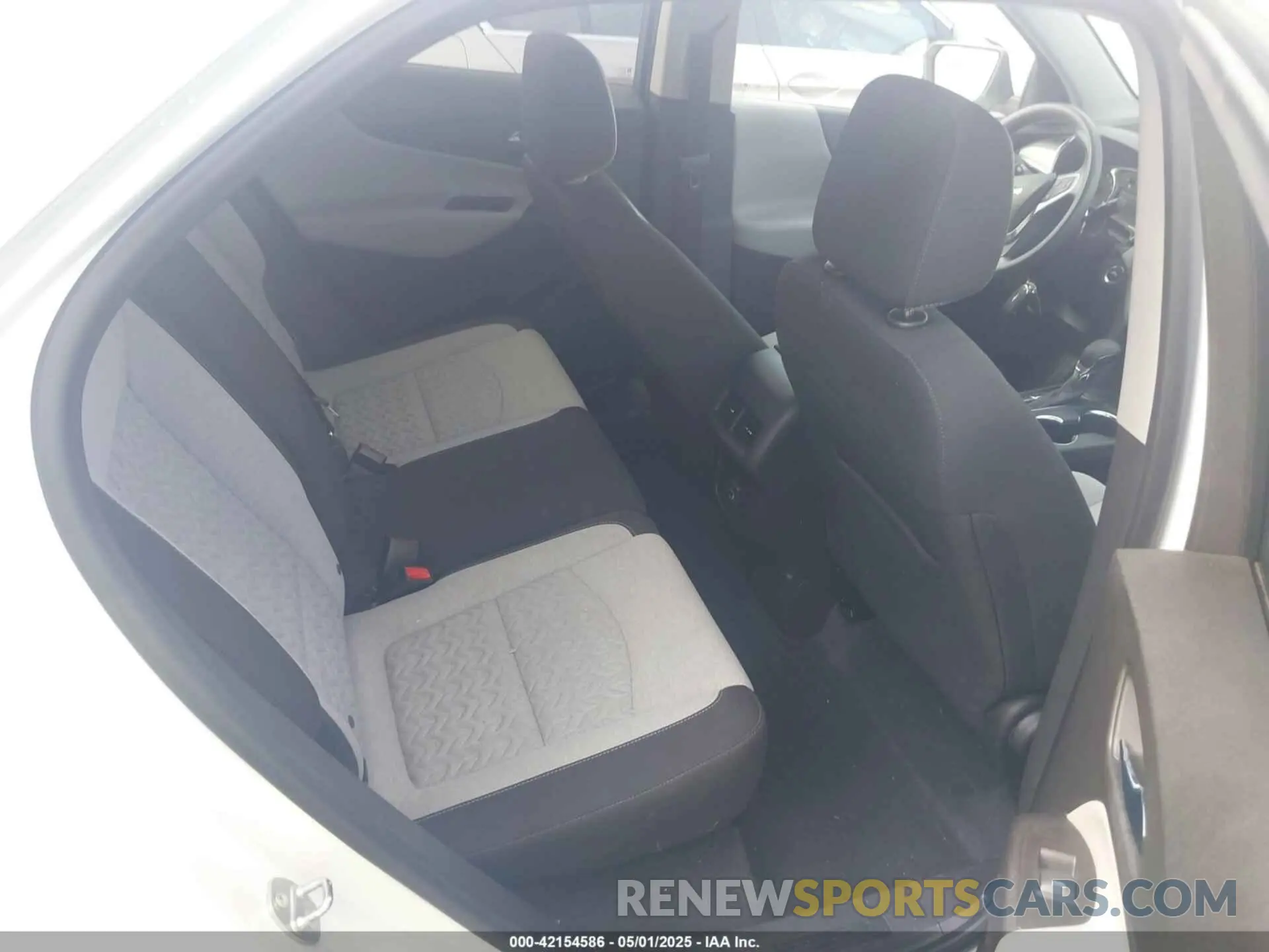 8 Photograph of a damaged car 3GNAXJEV3NL181171 CHEVROLET EQUINOX 2022