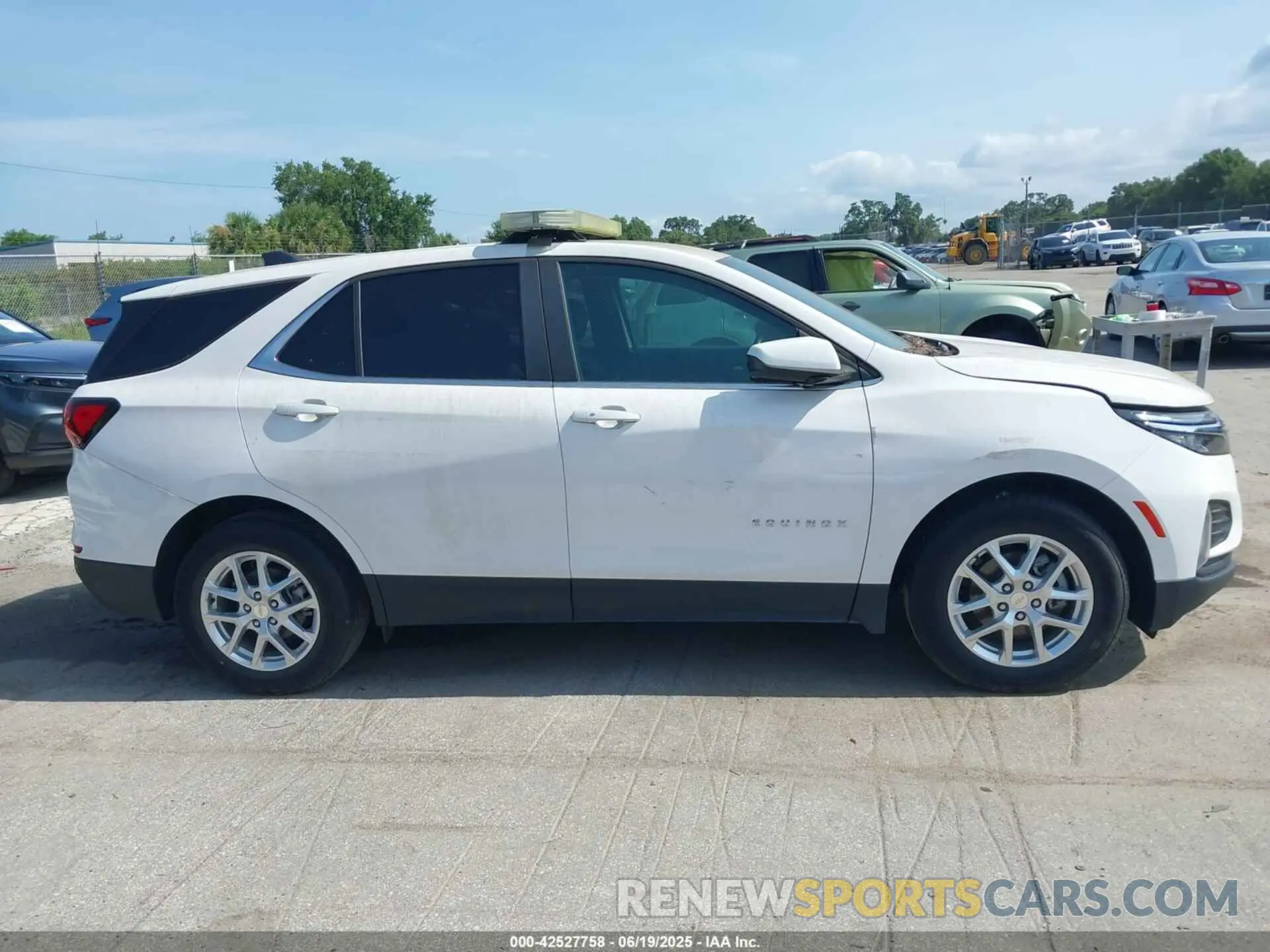 13 Photograph of a damaged car 3GNAXJEV4NL133078 CHEVROLET EQUINOX 2022