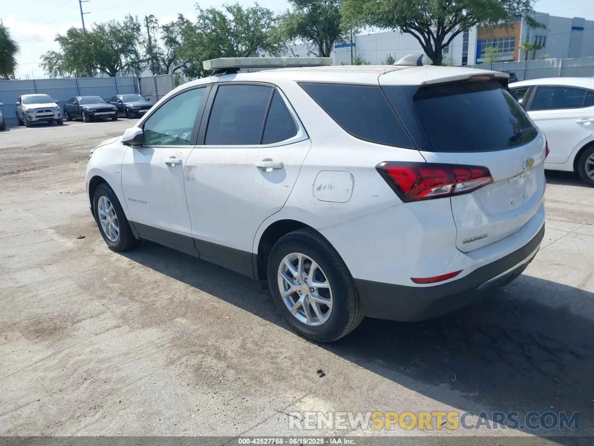 3 Photograph of a damaged car 3GNAXJEV4NL133078 CHEVROLET EQUINOX 2022