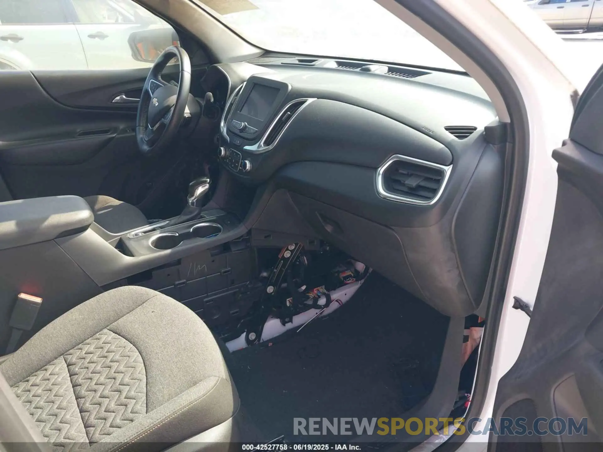 5 Photograph of a damaged car 3GNAXJEV4NL133078 CHEVROLET EQUINOX 2022