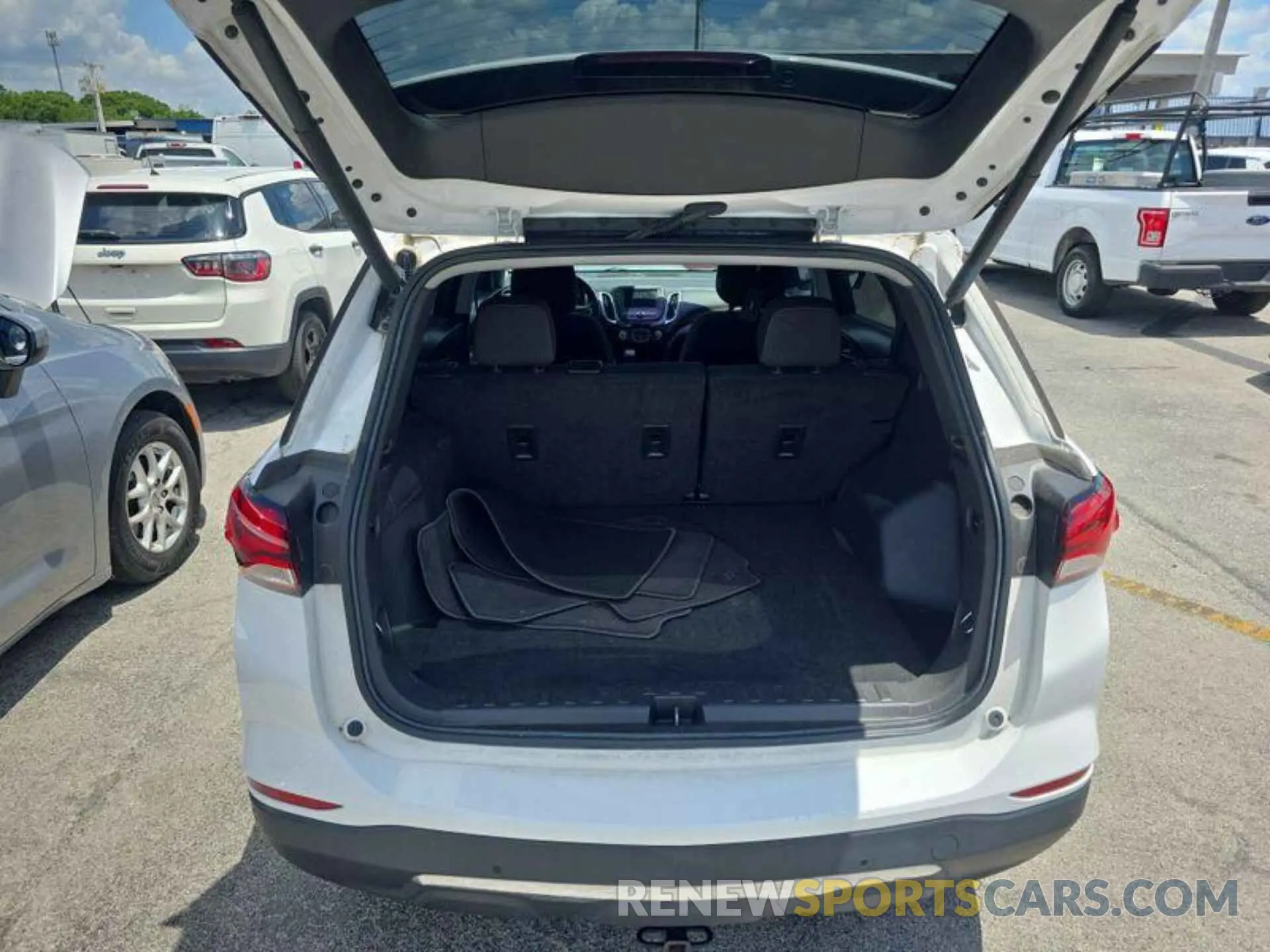 9 Photograph of a damaged car 3GNAXJEV5NL132831 CHEVROLET EQUINOX 2022