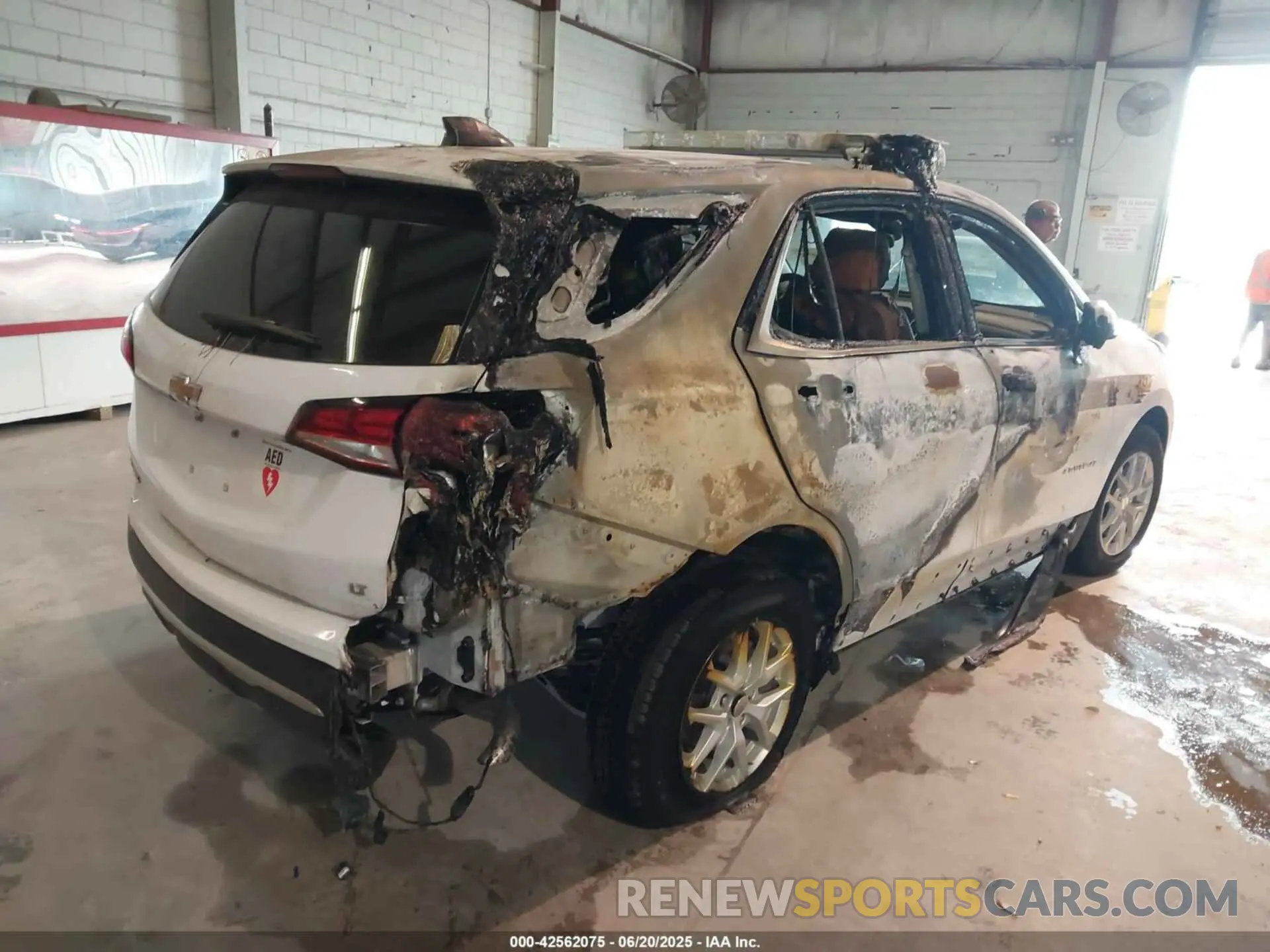 4 Photograph of a damaged car 3GNAXJEV6NL133051 CHEVROLET EQUINOX 2022