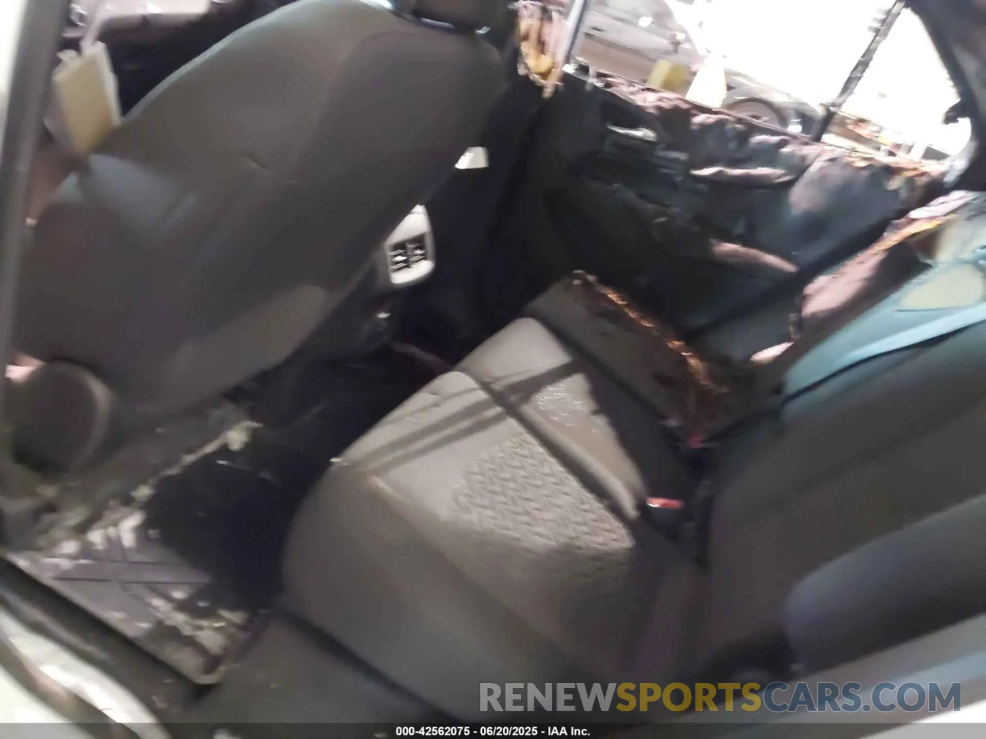 8 Photograph of a damaged car 3GNAXJEV6NL133051 CHEVROLET EQUINOX 2022