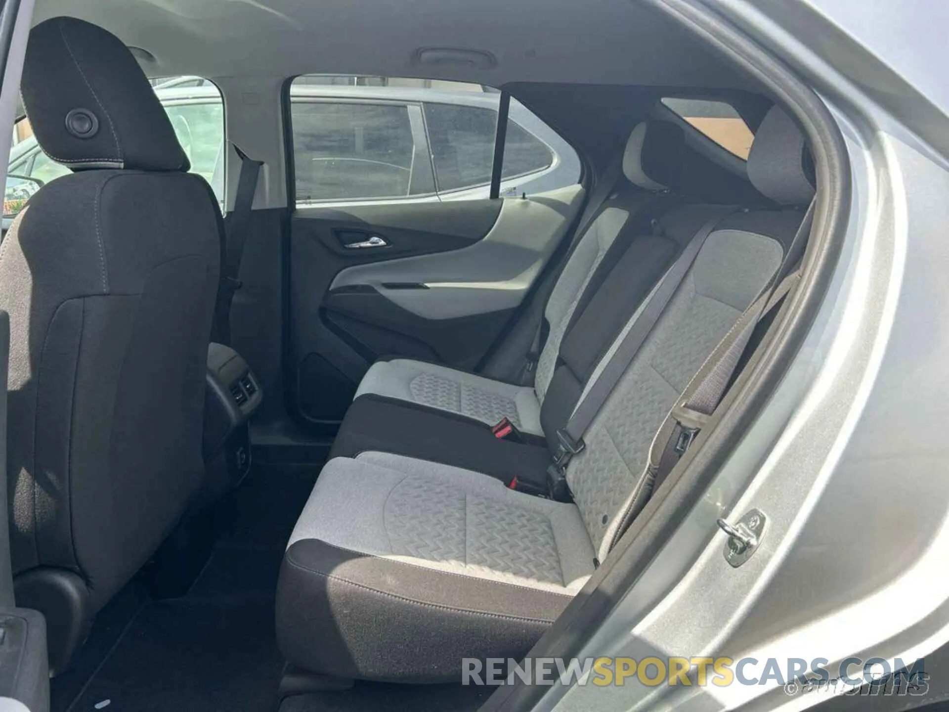 10 Photograph of a damaged car 3GNAXJEV6NL143594 CHEVROLET EQUINOX 2022