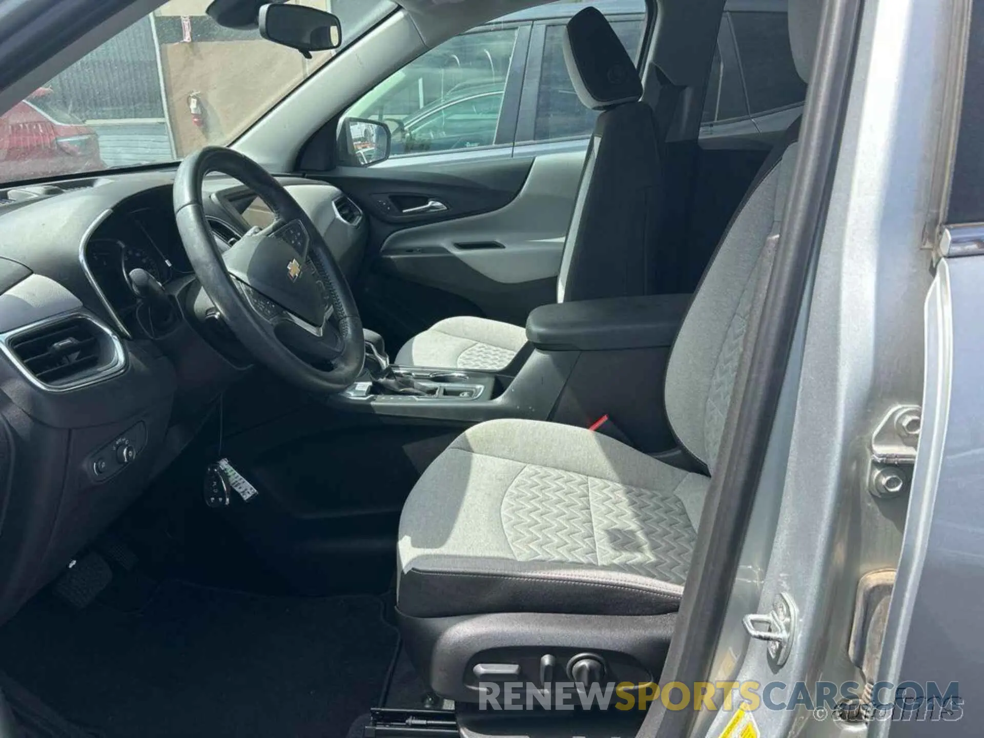 11 Photograph of a damaged car 3GNAXJEV6NL143594 CHEVROLET EQUINOX 2022