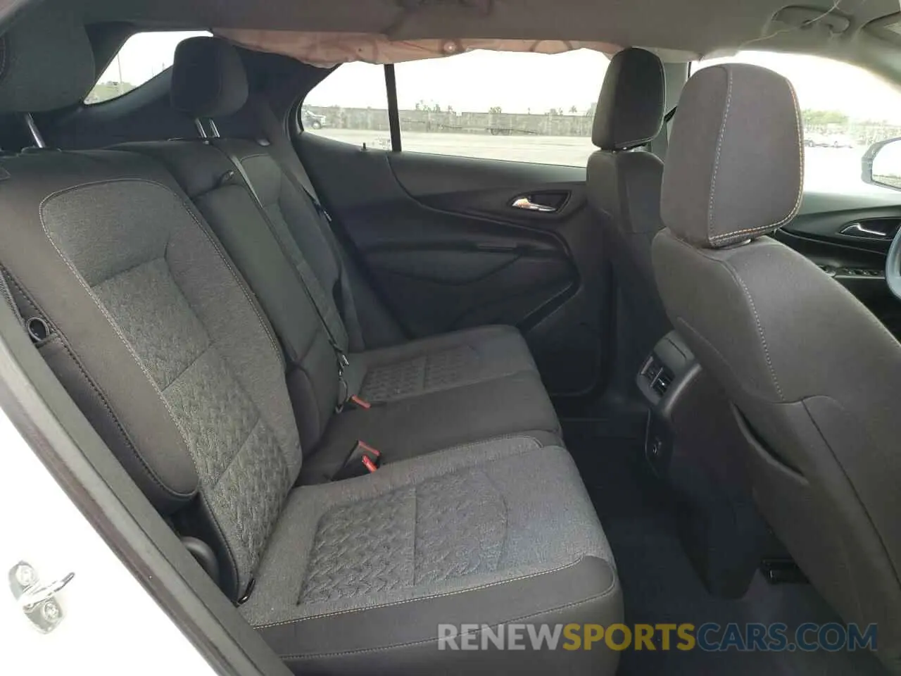 11 Photograph of a damaged car 3GNAXJEV6NL236244 CHEVROLET EQUINOX 2022