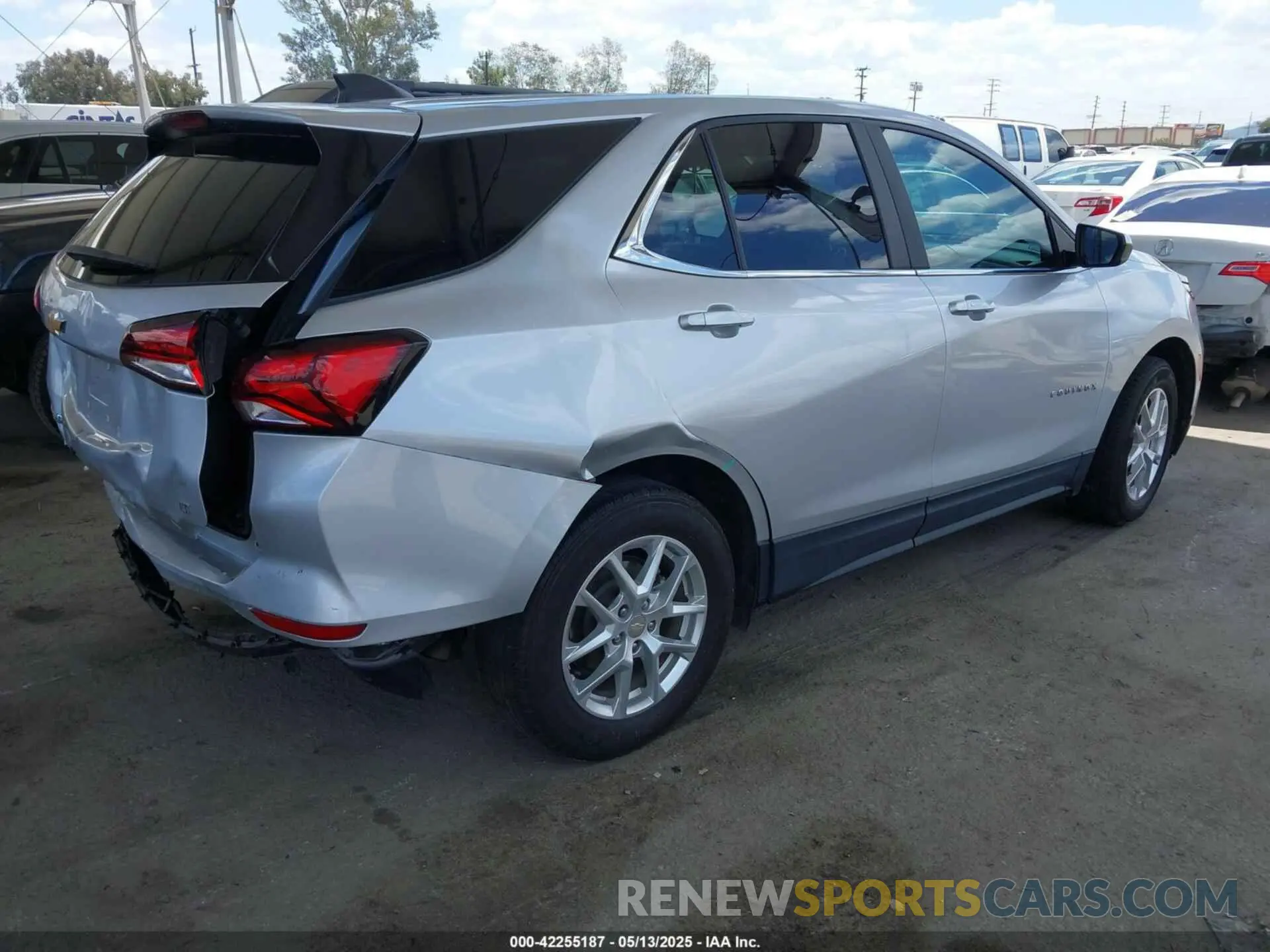 4 Photograph of a damaged car 3GNAXJEV7NL224880 CHEVROLET EQUINOX 2022