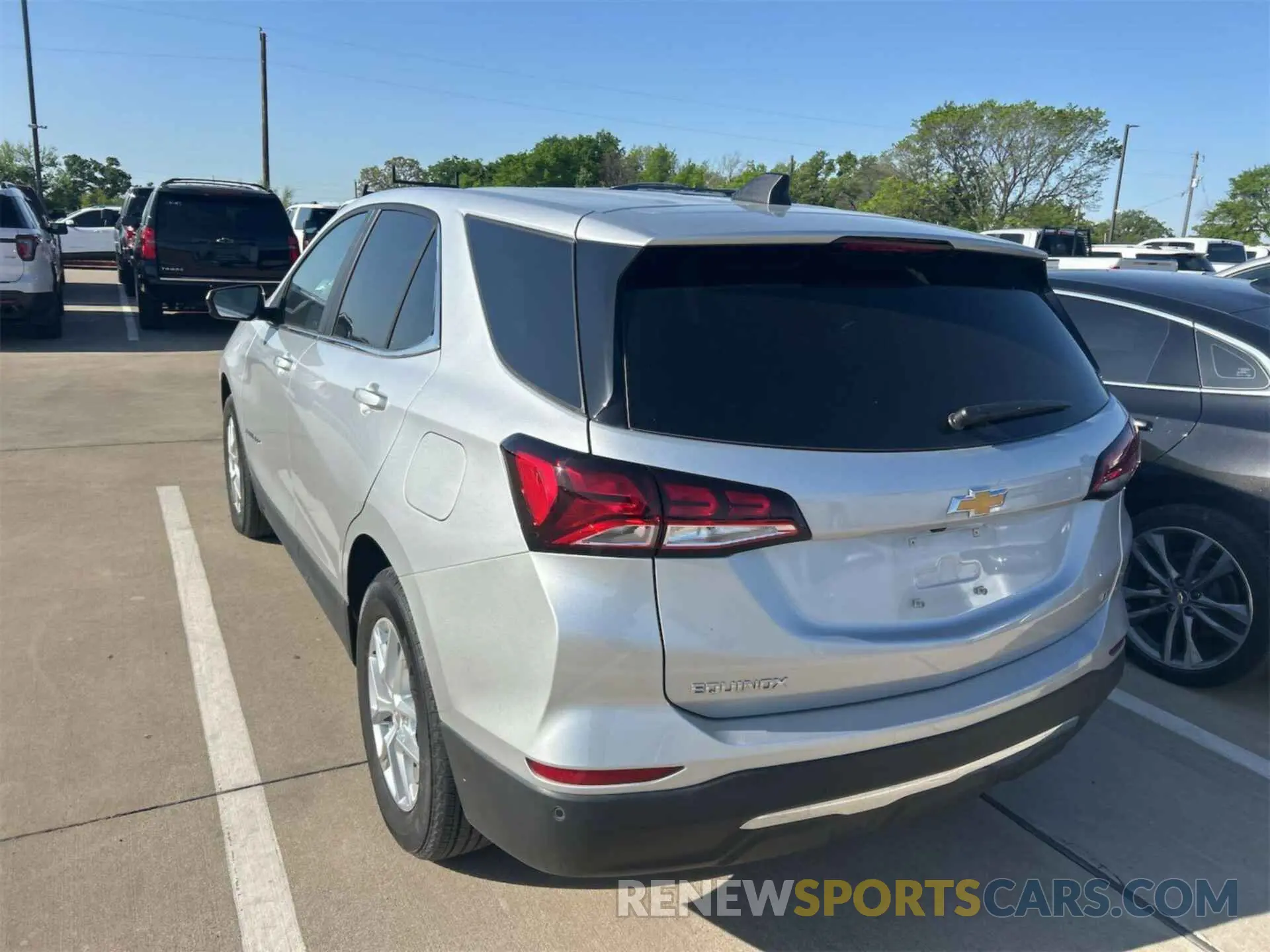 11 Photograph of a damaged car 3GNAXJEV8NL134959 CHEVROLET EQUINOX 2022
