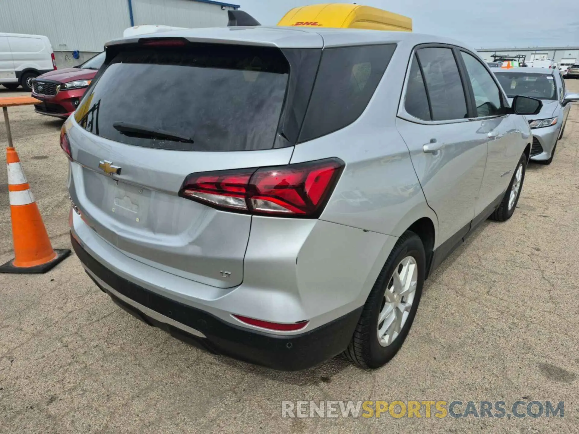 17 Photograph of a damaged car 3GNAXJEV9NS158306 CHEVROLET EQUINOX 2022