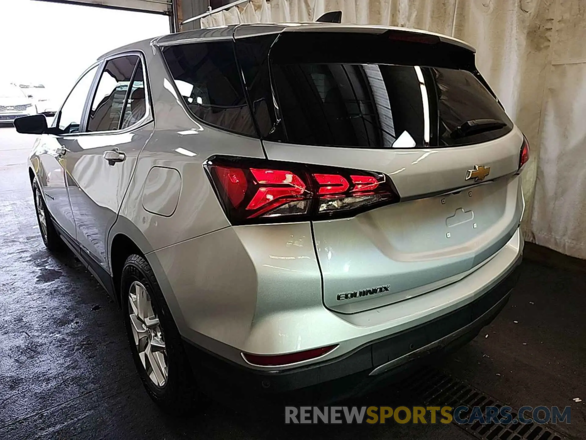 5 Photograph of a damaged car 3GNAXJEVXNL143436 CHEVROLET EQUINOX 2022
