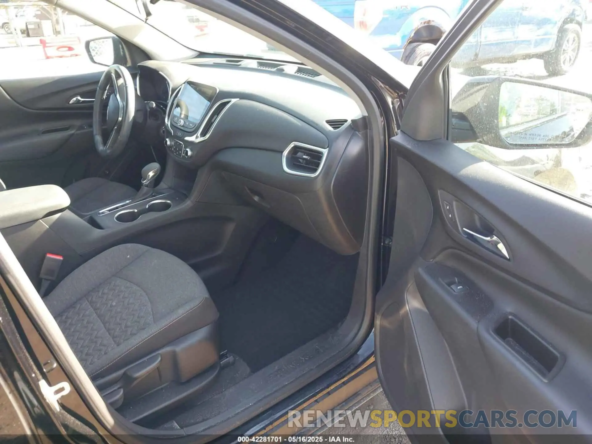 5 Photograph of a damaged car 3GNAXKEV0NL166990 CHEVROLET EQUINOX 2022