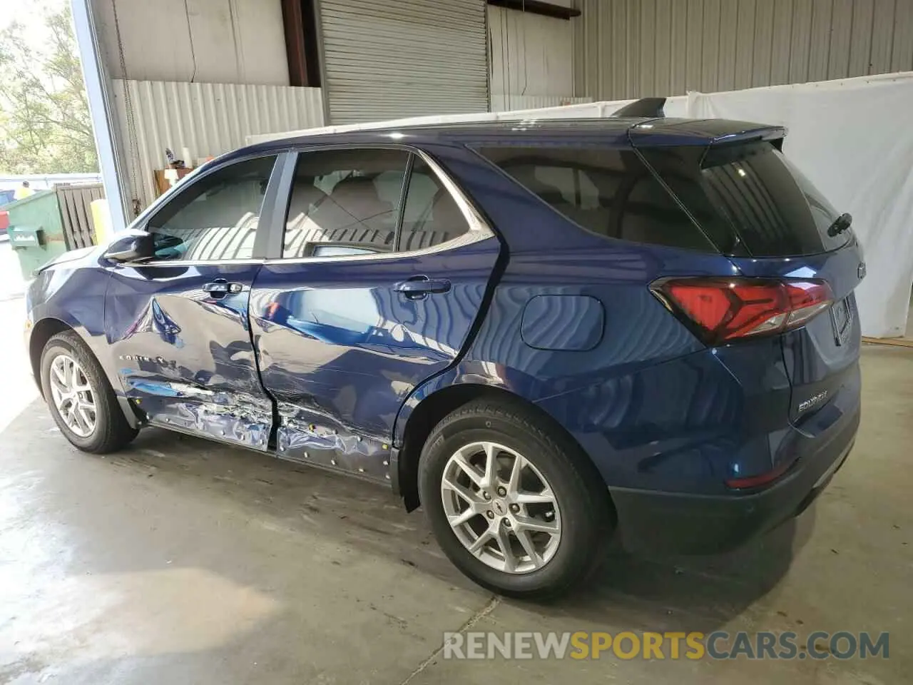 2 Photograph of a damaged car 3GNAXKEV0NL242935 CHEVROLET EQUINOX 2022