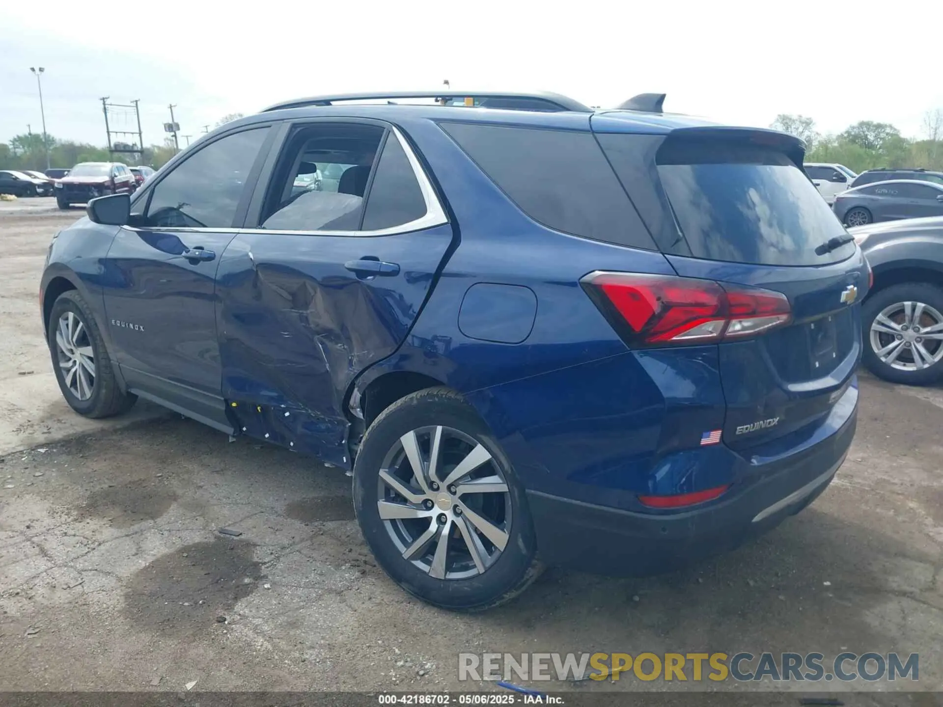3 Photograph of a damaged car 3GNAXKEV0NL272405 CHEVROLET EQUINOX 2022