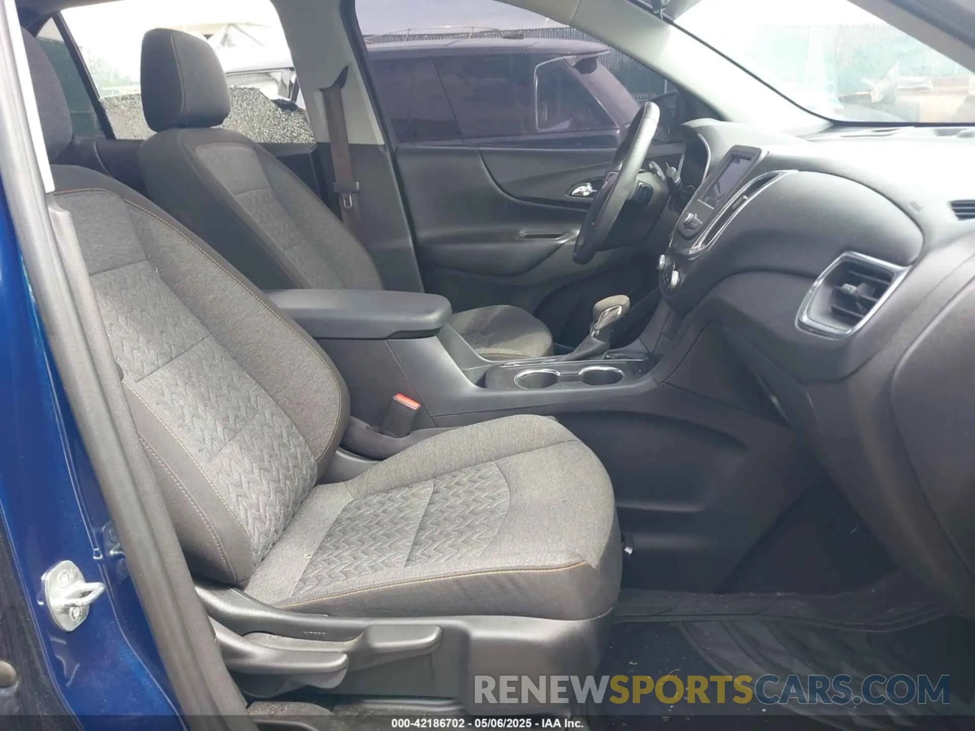 5 Photograph of a damaged car 3GNAXKEV0NL272405 CHEVROLET EQUINOX 2022