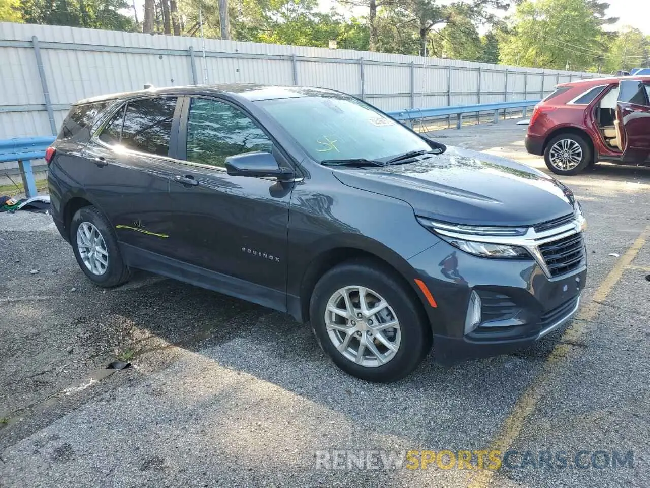 4 Photograph of a damaged car 3GNAXKEV0NS244335 CHEVROLET EQUINOX 2022