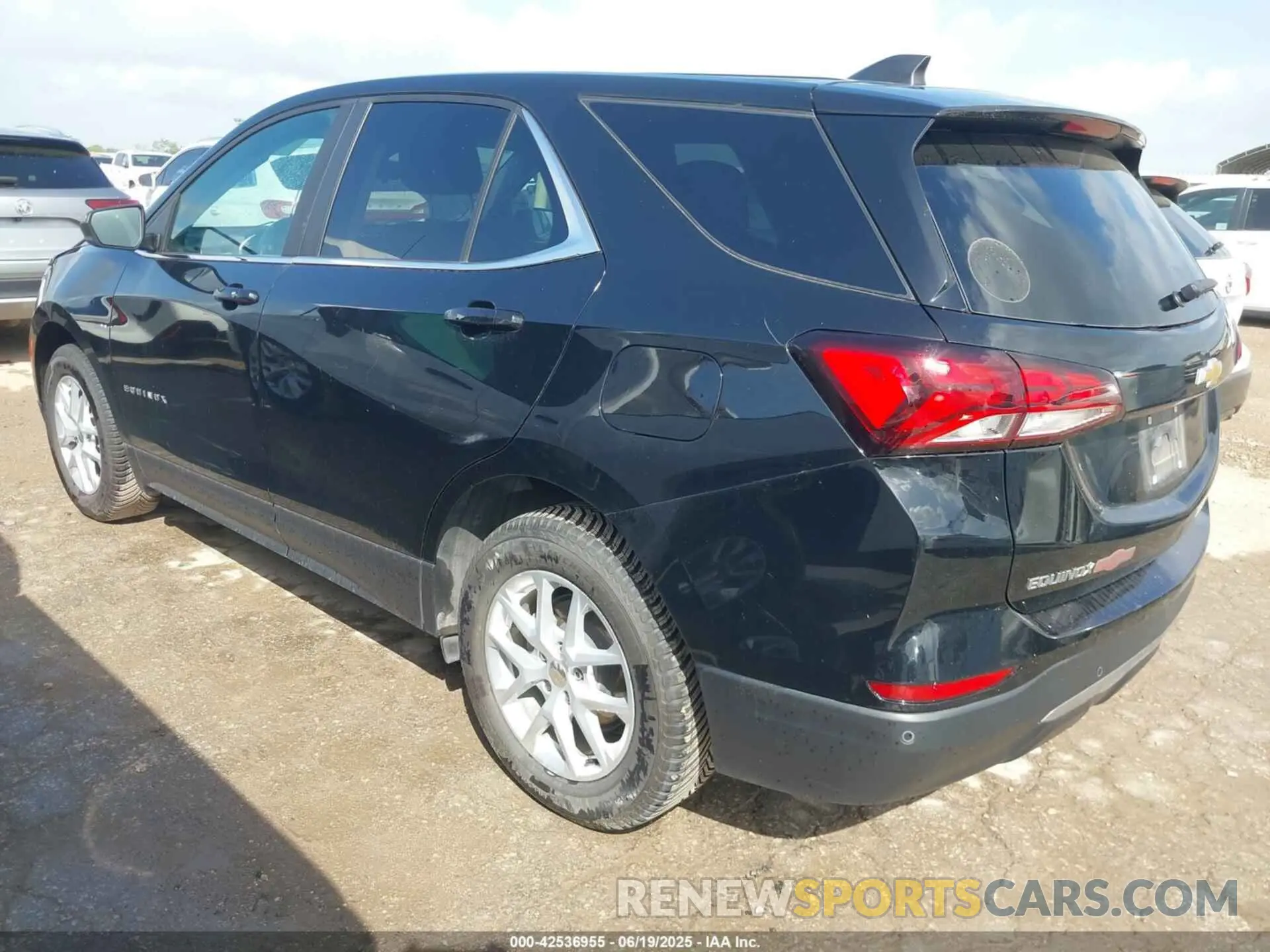 3 Photograph of a damaged car 3GNAXKEV1NL123095 CHEVROLET EQUINOX 2022